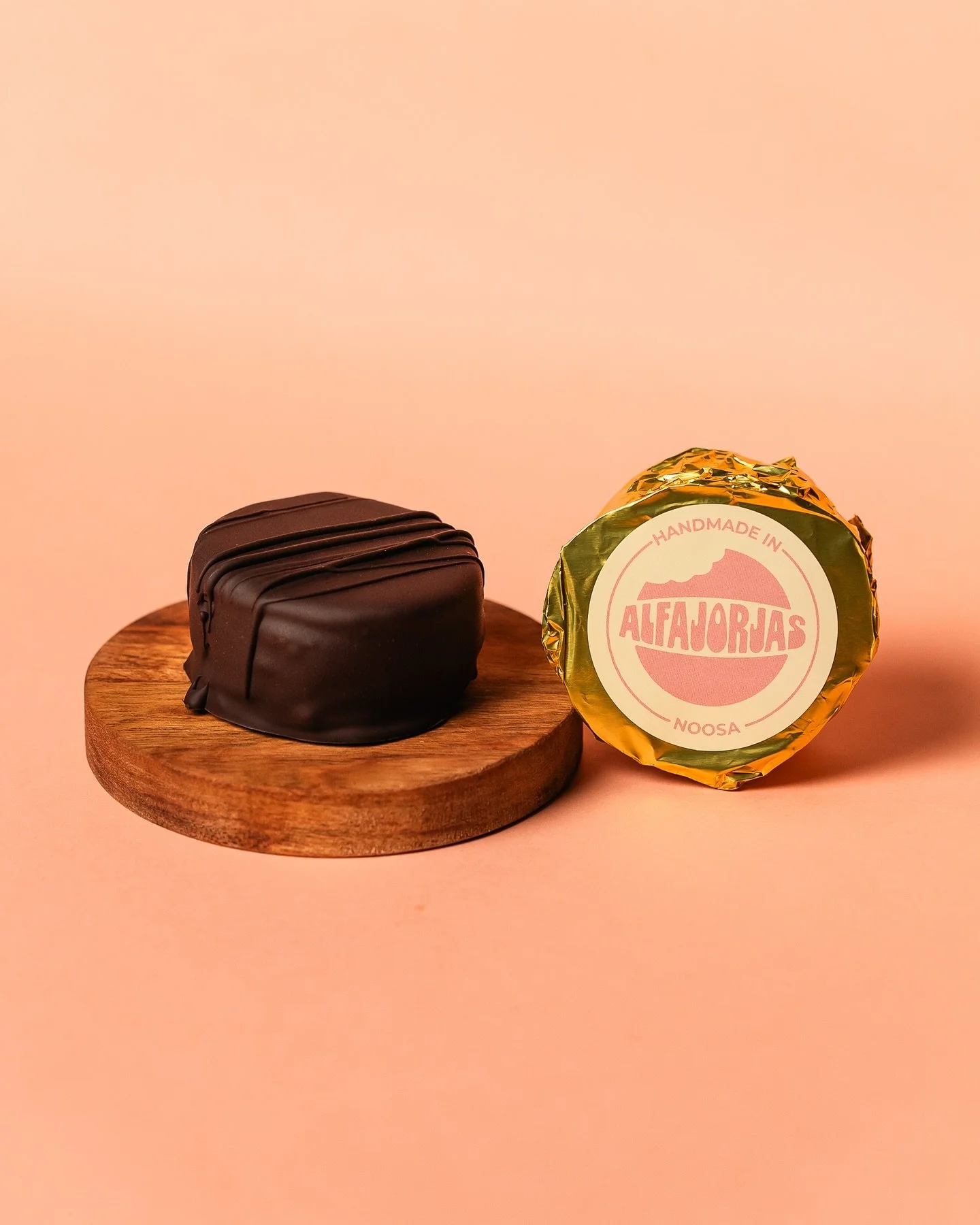 Based in Noosa, @alfajorjas_ whips up irresistible gluten free alfajores. 
Sweet, cheeky, and totally addictive!