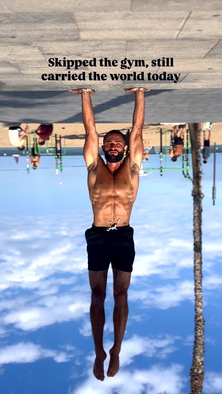 Morning routine: coffee, handstand, hold the planet
.
.
.
#handstand #handbalance #calisthenics #calistenia #streetworkout #athletes #athlete #athletics #gym #gymlife #workout #workoutmotivation #motivation #barcelona #fitness