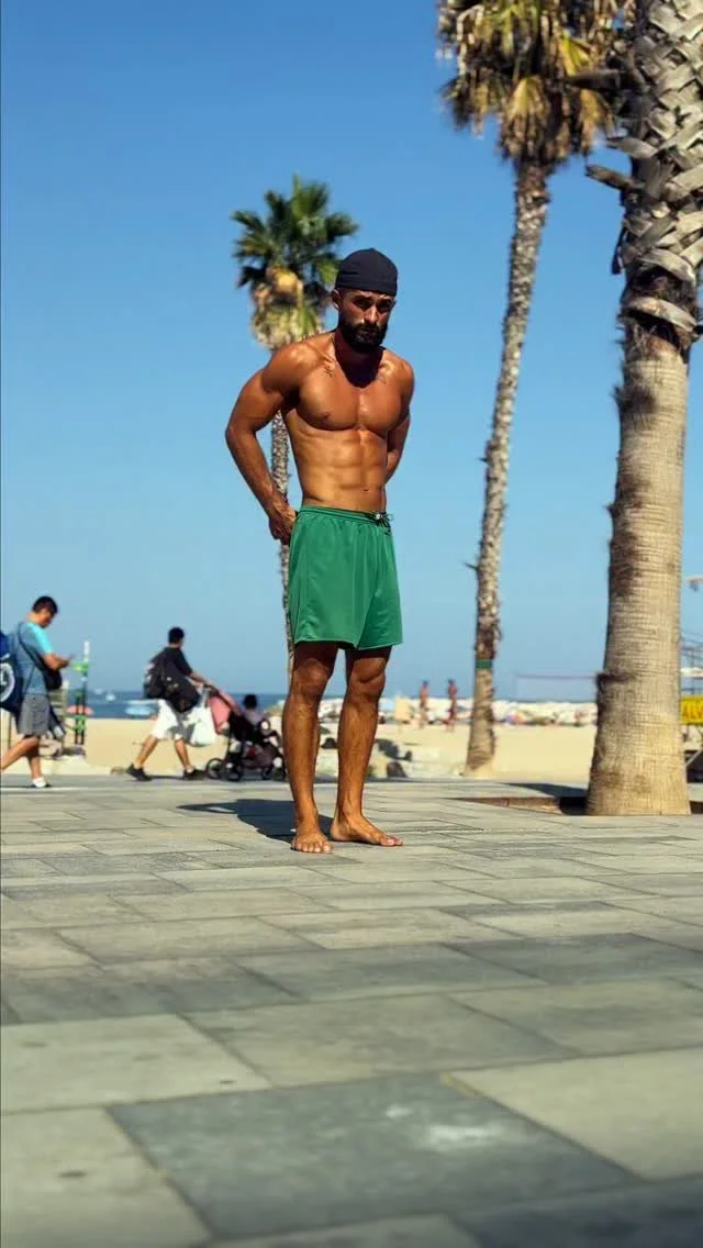 My handstand WARM UP
I always start my routine by doing a couple of sets of those, before I start my one-arm handstand practice.
.
.
.
#calisthenics #handstand #handbalancing #motivation #calistenia #streetworkout #sportmotivation #workoutmotivati