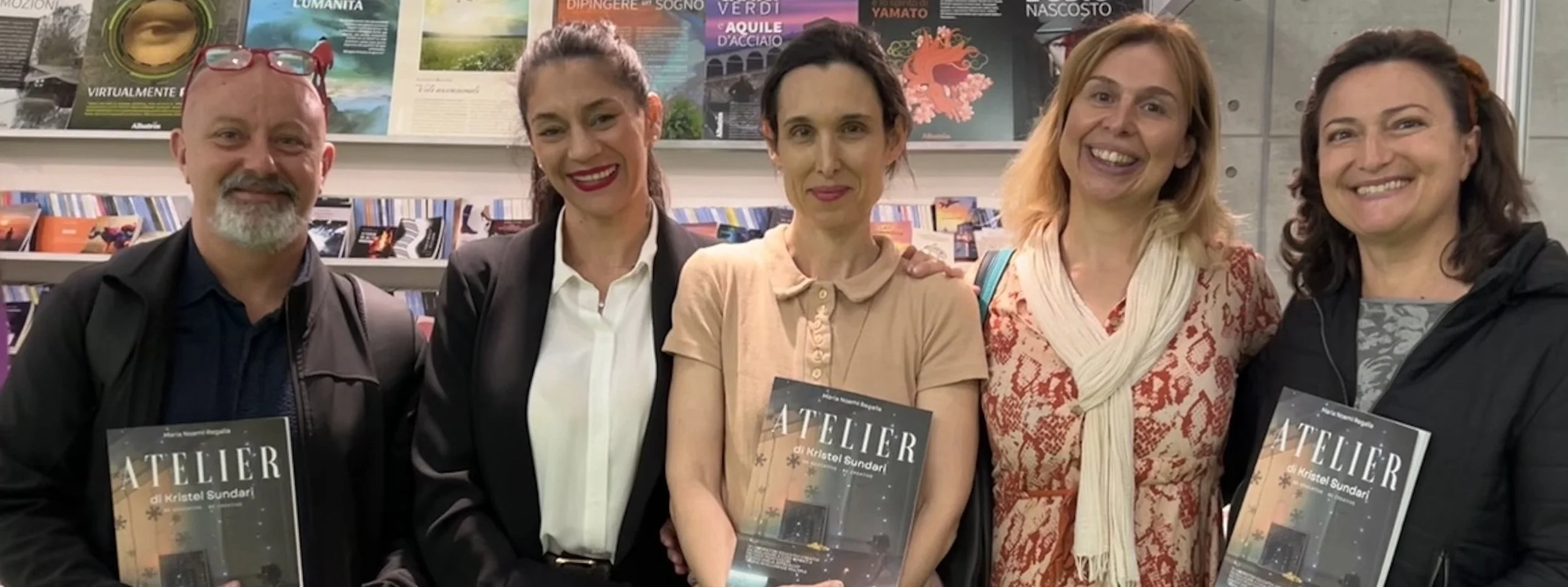 Il team di guide de La Casa dei Genitori con Maria Noemi Regalia e professioniste dell'educazione olistica