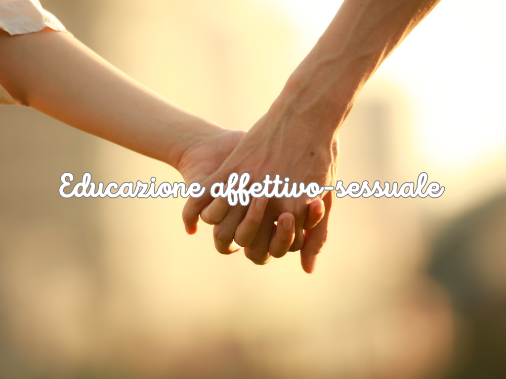 Particolare di due persone che si tengono per mano