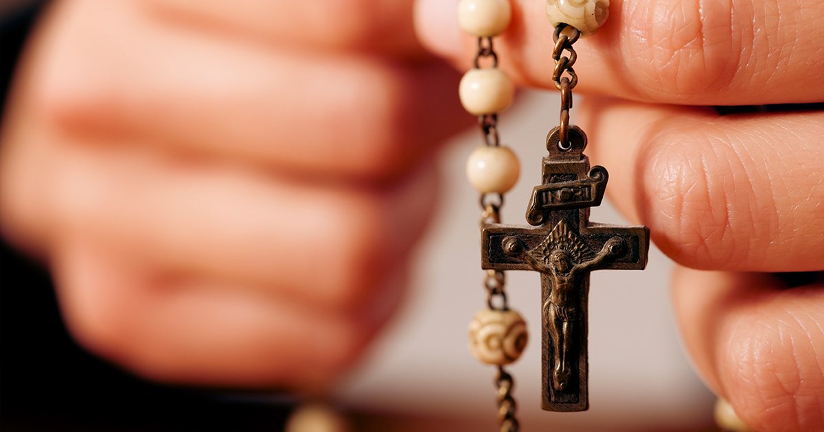 praying-a-rosary.jpg