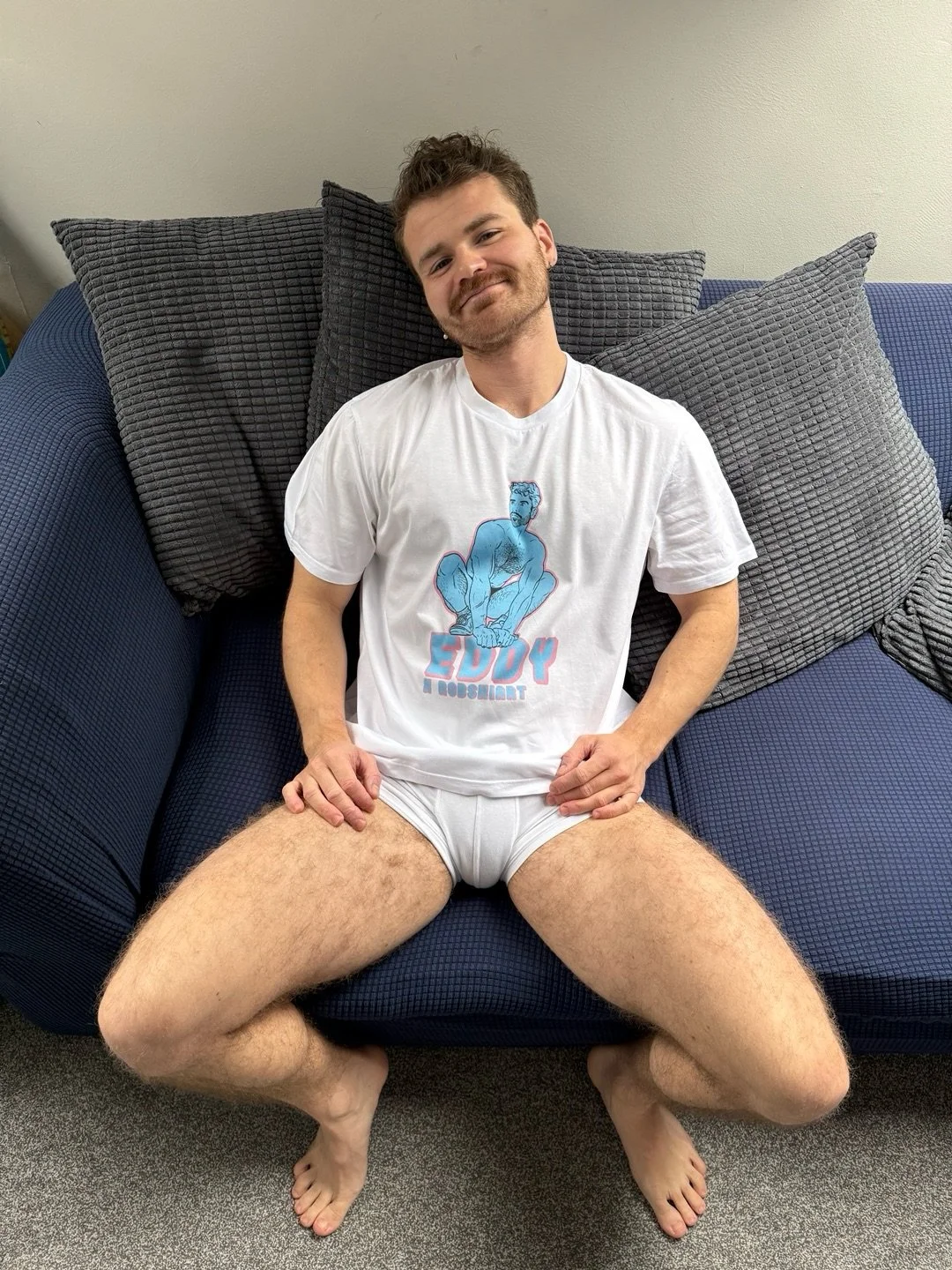 One of many t-shirt designs in my shop by @robskiart 🥰🏳️&zwj;⚧️💘

All collaborations with real queer artists &ndash; no AI ⛔️