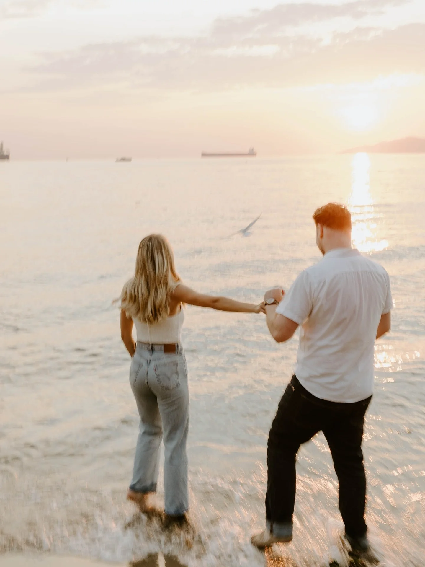 stanley park with these two and their cutie vintage bike🌞🍷🌊💍

#vancouverphotographer #authenticlove #engaged2025 #pnw #pnwweddings #weddingphotgrapher #crazyloveandwildkisses #weddinglegends #couplegoals #justengaged #pnwweddings #loveandwildhear
