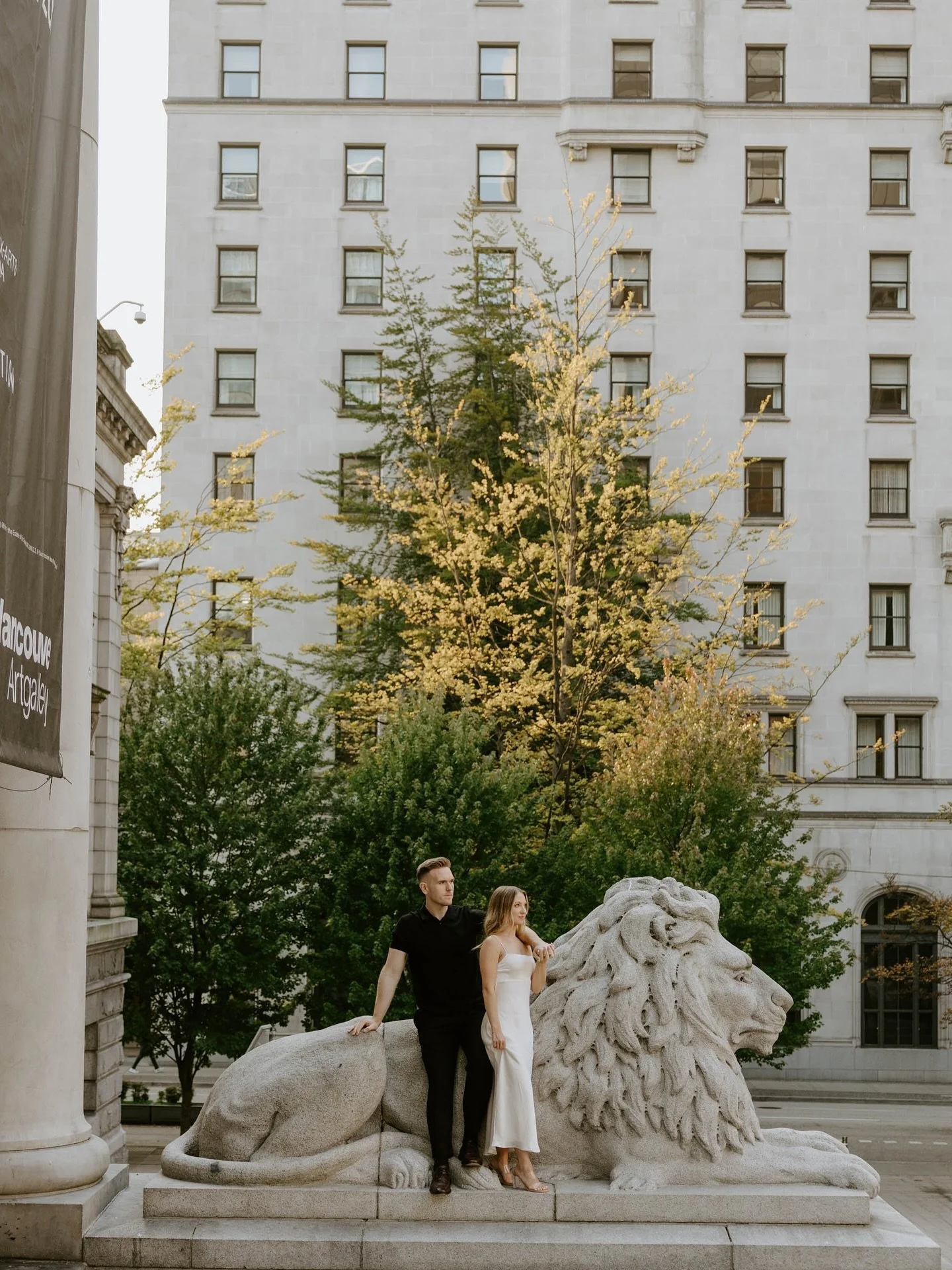 alexa + chris in downtown vancouver. the dreamiest session that completely filled my cup💍🍸

so excited to capture your day next year!!

#vancouverphotographer #authenticlove #engaged2025 #pnw #pnwweddings #weddingphotgrapher #crazyloveandwildkisses