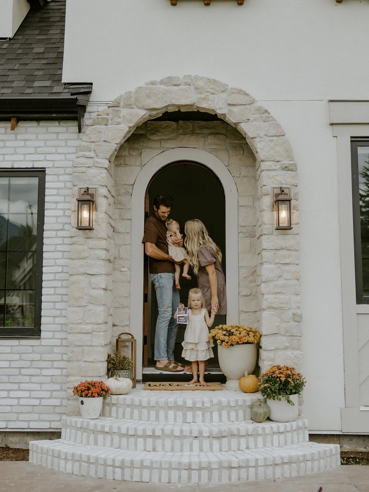 from building this house, to making it a home and adding one more to the family. this is a true sentimental collection of photos that truly speaks to the importance of documenting life and your home, however that looks. family session season is upon 