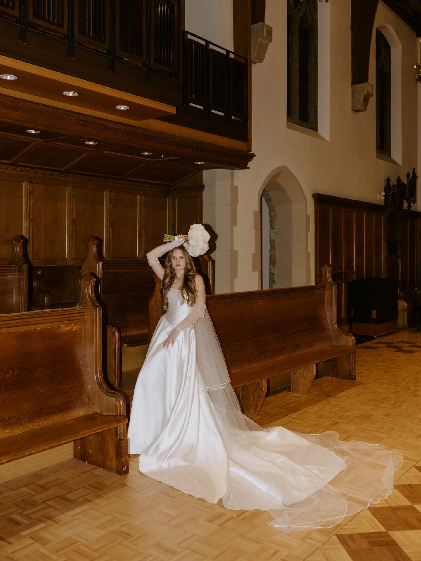 the most luxurious, iconic and gorgeous wedding to end 2025. casey + joe, you two are the most fun ever.🪩🍾✨

dream team
venue: @rosewoodhotelgeorgia
florals: @mountaindaisyflorals
dress: @everly_bridal