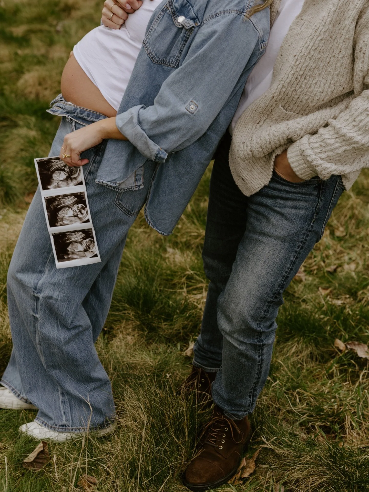 sometimes all you need is jean on jean, a open field and a super cute baby bump🤍

from their engagement to here, i&rsquo;m so honoured to be able to document these two for all of their big life moments🫶🏻