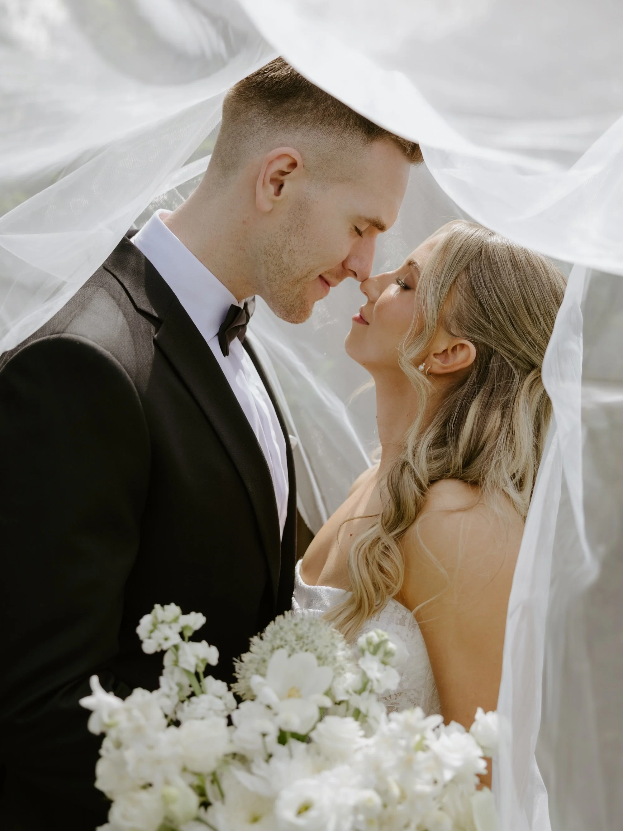 The dreamiest spring day brought to you by Alexa + Chris. Obsessed with these two and the vision they came up with alongside @kyarraandco.

Dream Team:
Planning: @kyarraandco
Content Creator: @besharamcreatives 
DJ: @zappedproductionsdjs
Venue: @otte