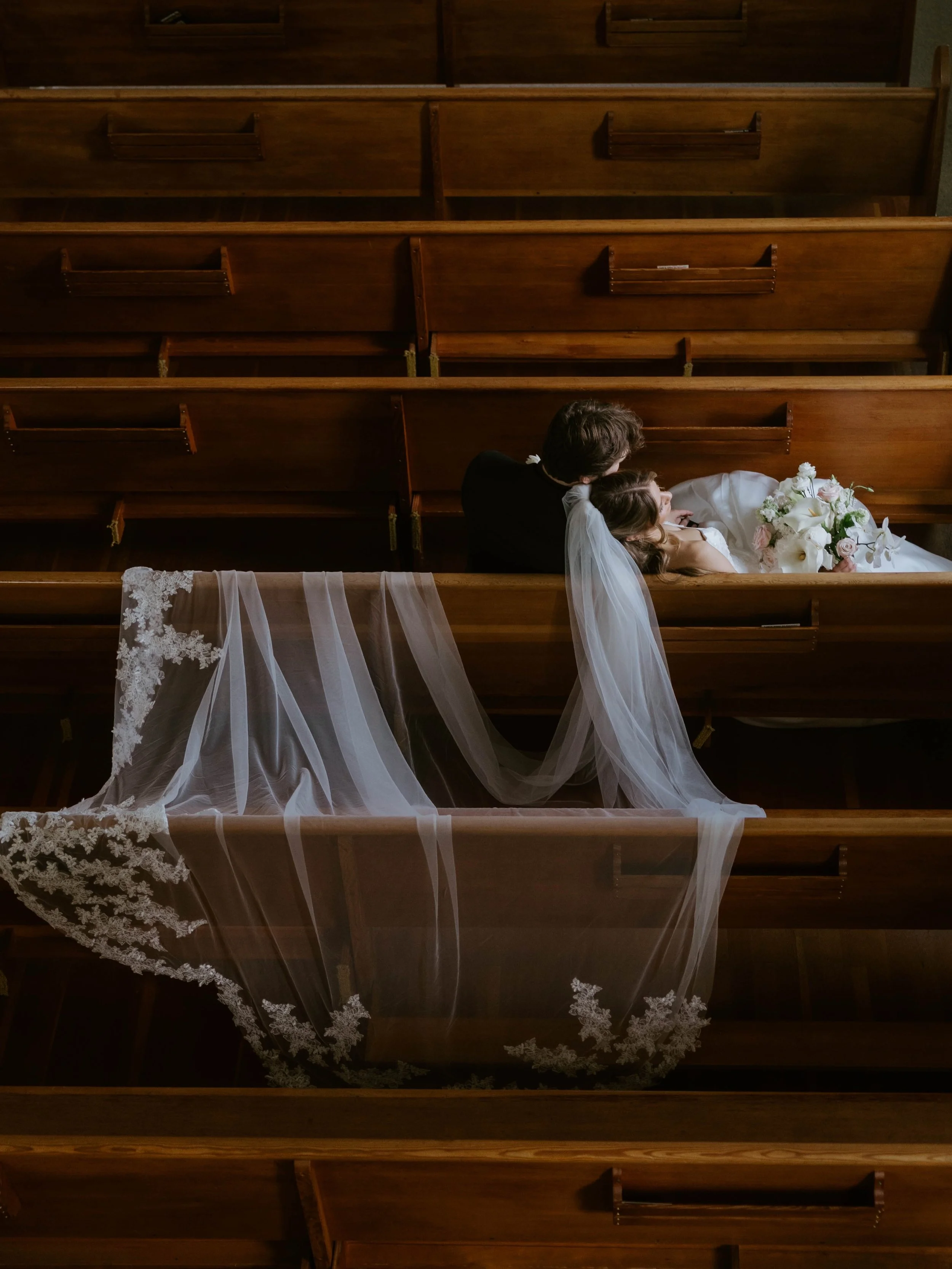 E + C and their beautiful day. Full of praise, laughter and insanely sweet memories. Forever grateful to be a part of their day and the opportunity to document them and their people.

Dream team:
Makeup: @jaxxandco_beauty
Florals: @forage__market
Fil