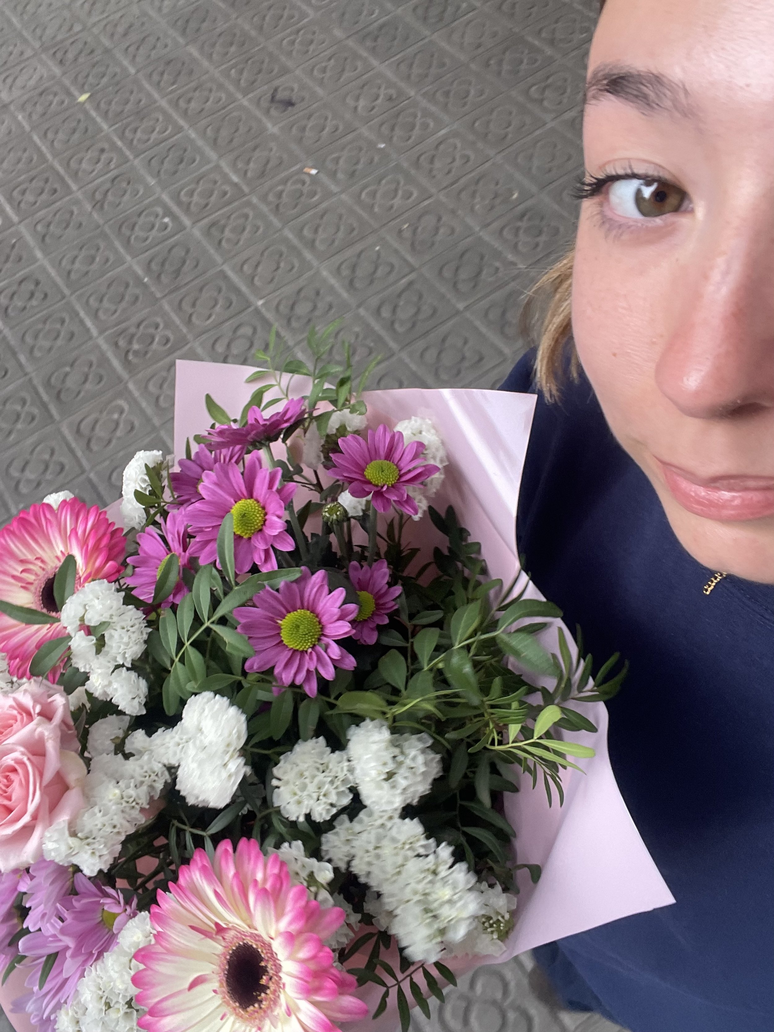 (2) got some flowers for Anna's bd