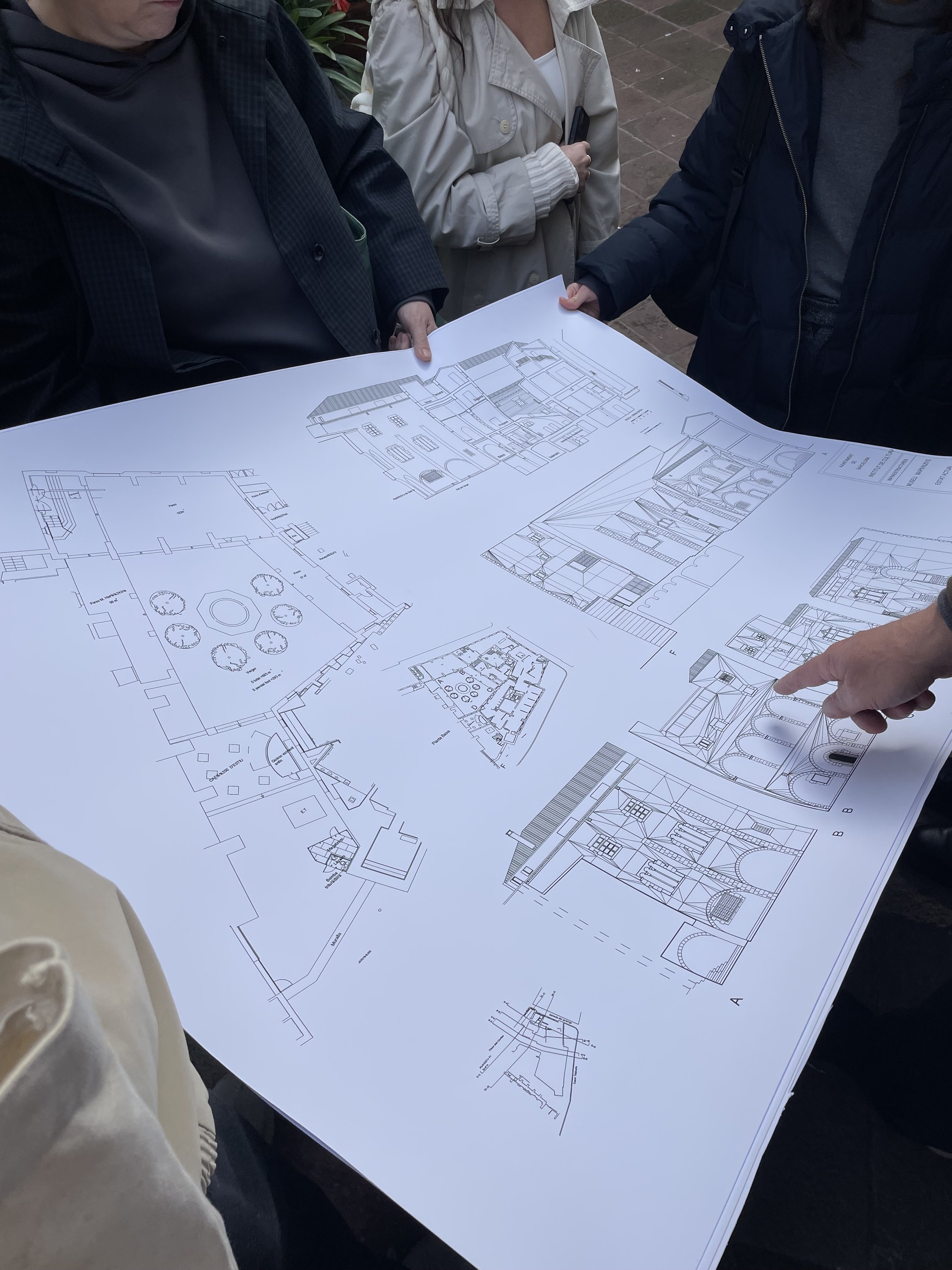 (2) explaining thins with the class