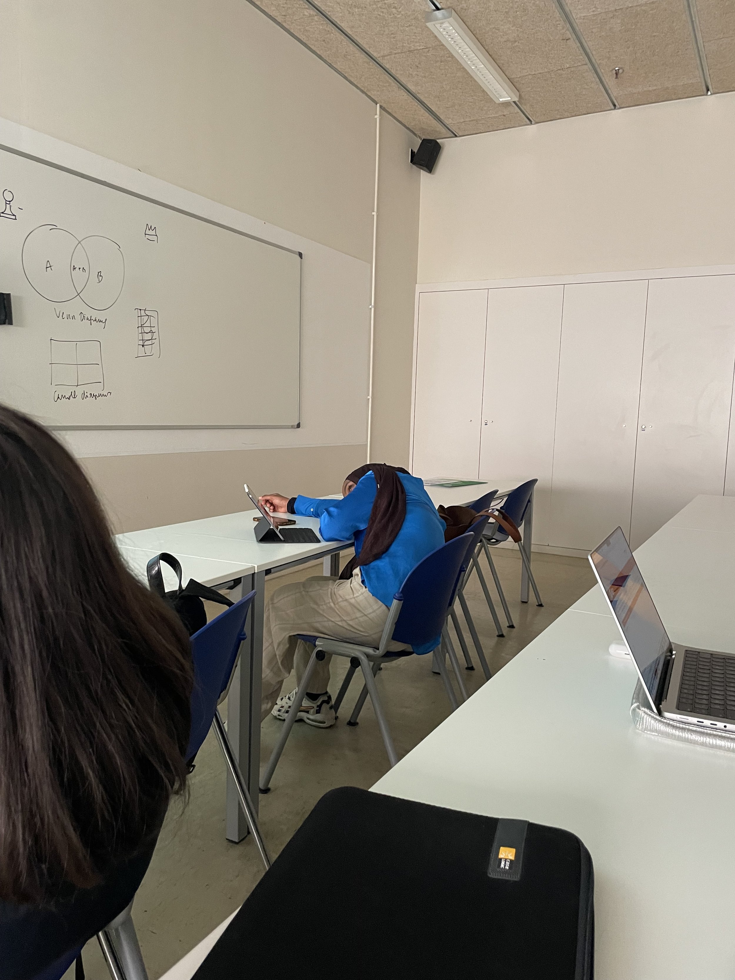 (4) everyone got tired in class