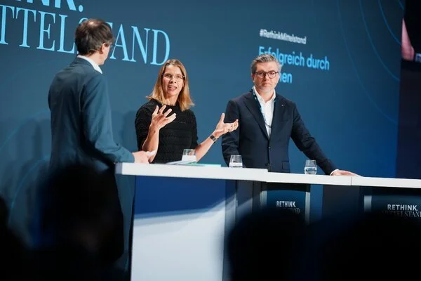 Auftaktdiskussion „Setting the stage: From Data to Decision“ bei RETHINK MITTELSTAND 2026 von ZEIT für Unternehmer und TUM Campus Heilbronn, mit Prof. Dr. Ali Sunyaev, moderiert von Jens Toennesmann
