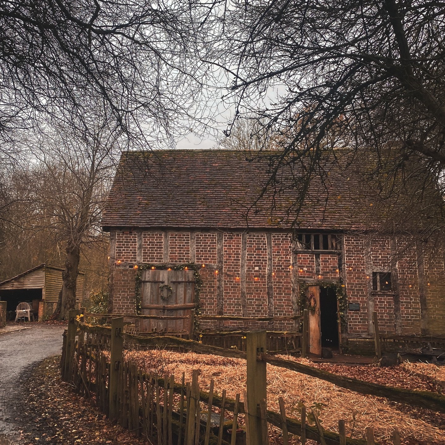 December mood ✨ Keep it simple, keep it charming. Happy December 🏠🎄