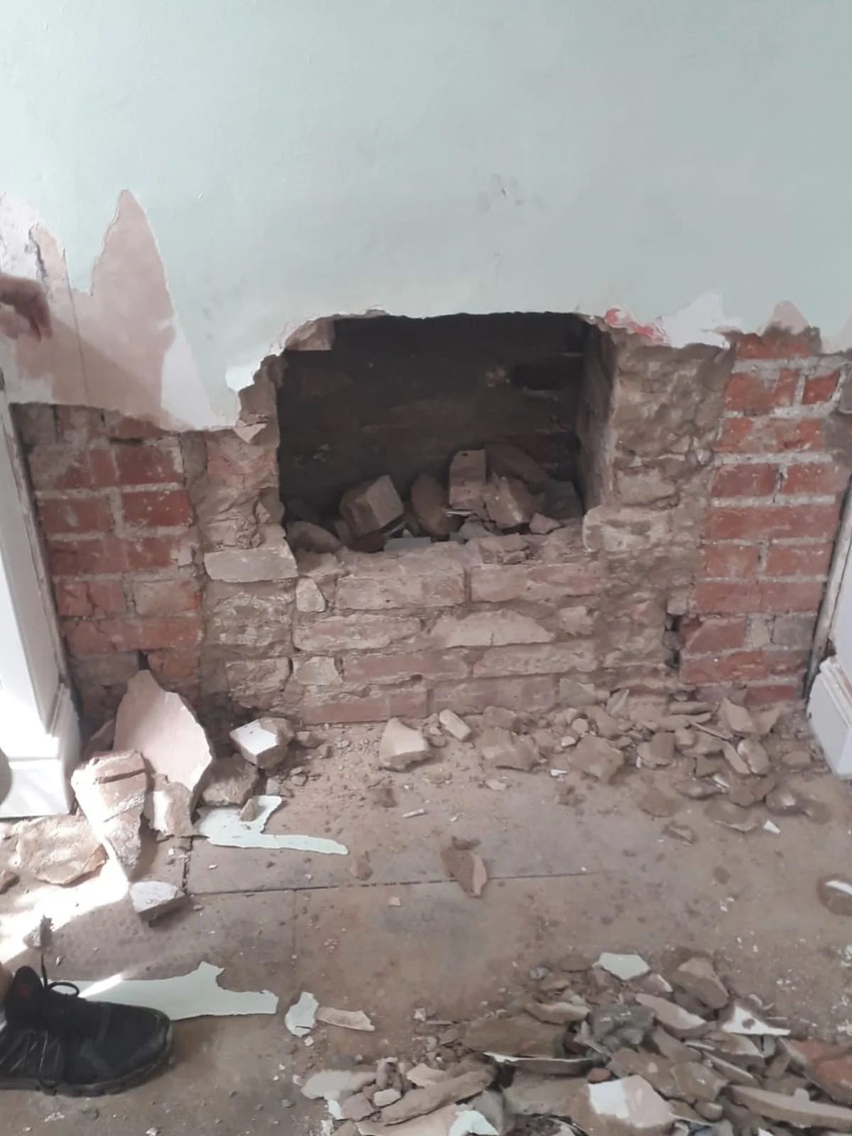 One of my favourite parts of renovations? Seeing what&rsquo;s been hiding underneath 🔥🛠️ 
Alongside raising three kids and running my design business, my husband (he&rsquo;s an English teacher) and I are about to start our next renovation. Yes&hell