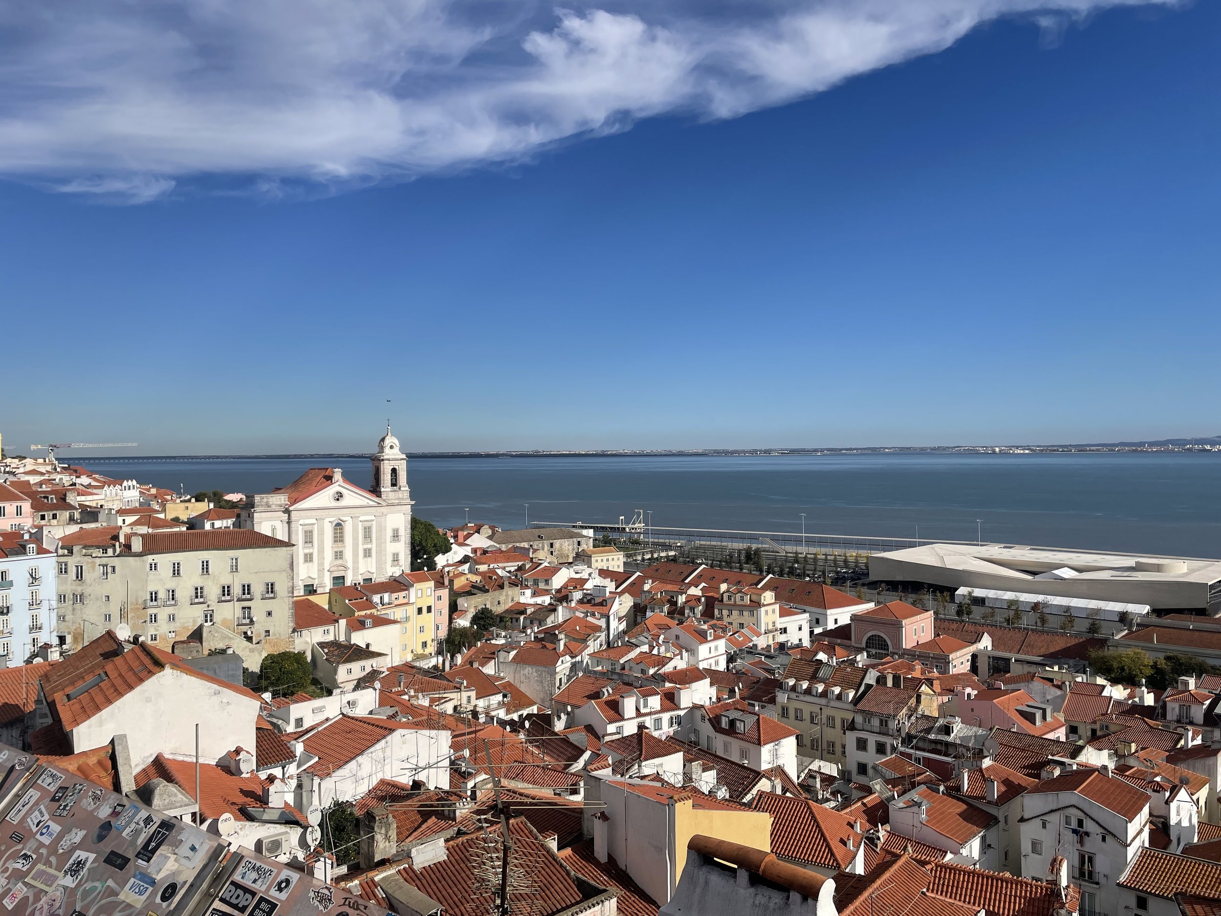 Bomvento Portugal es una empresa familiar que brinda servicios de viajes y asesorías de familia a familia para hacer de Portugal tu hogar por días, meses, años o para toda la vida. Viaja a Portugal.