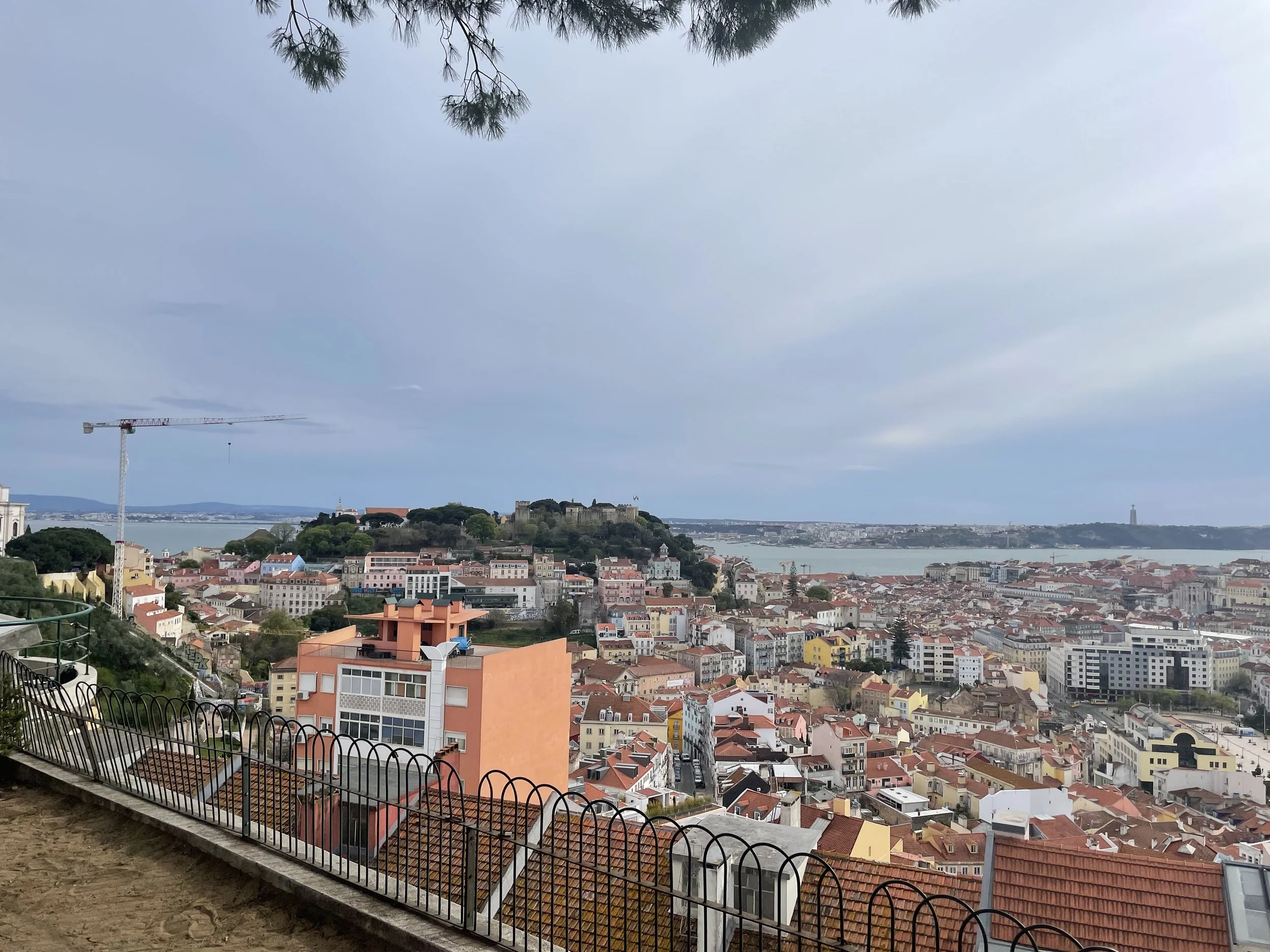 Bomvento Portugal es una empresa familiar que brinda servicios de viajes y asesorías de familia a familia para hacer de Portugal tu hogar por días, meses, años o para toda la vida. Viaja a Portugal.