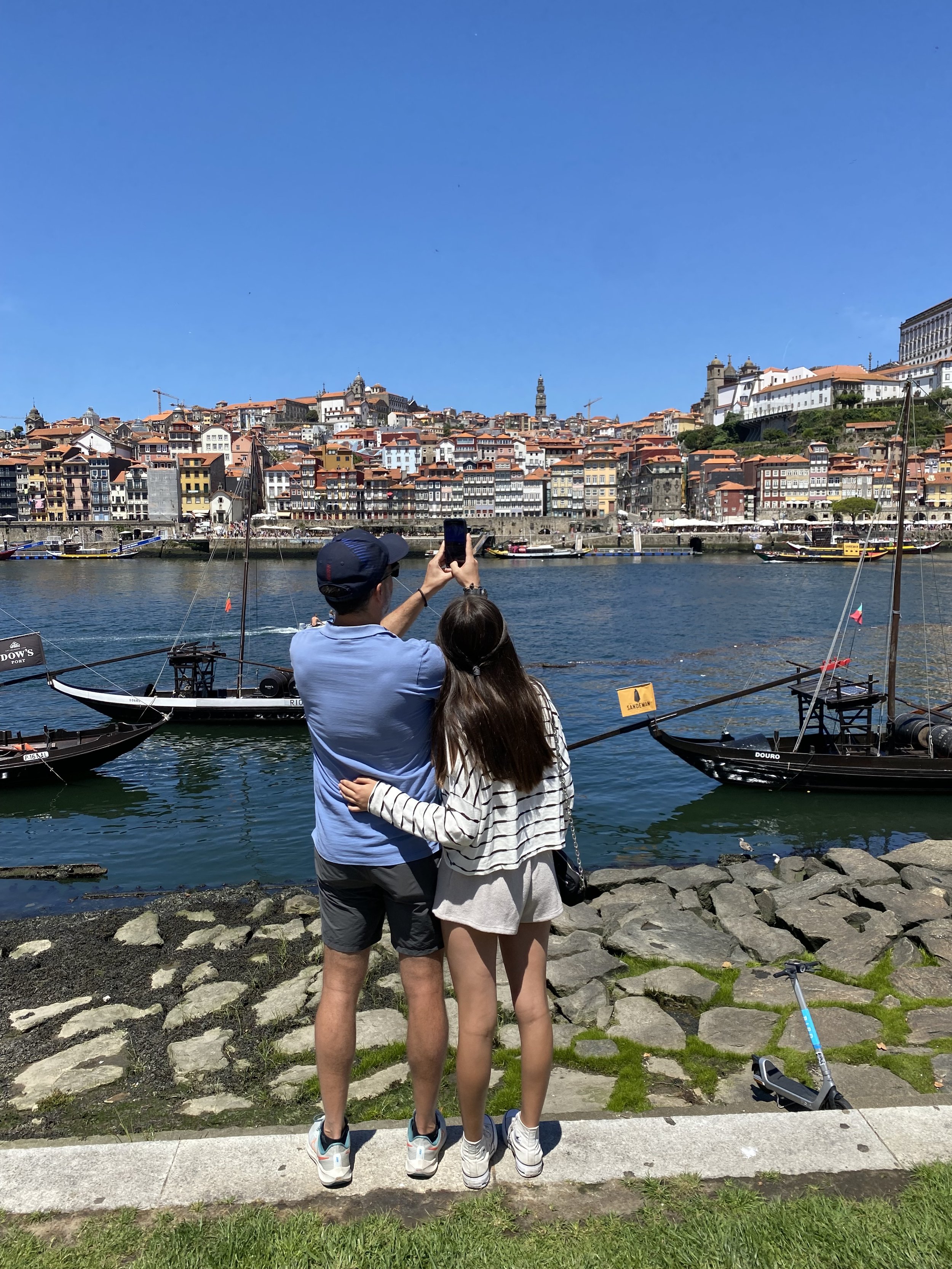 Bomvento Portugal es una empresa familiar que brinda servicios de viajes y asesorías de familia a familia para hacer de Portugal tu hogar por días, meses, años o para toda la vida. Viaja a Portugal.