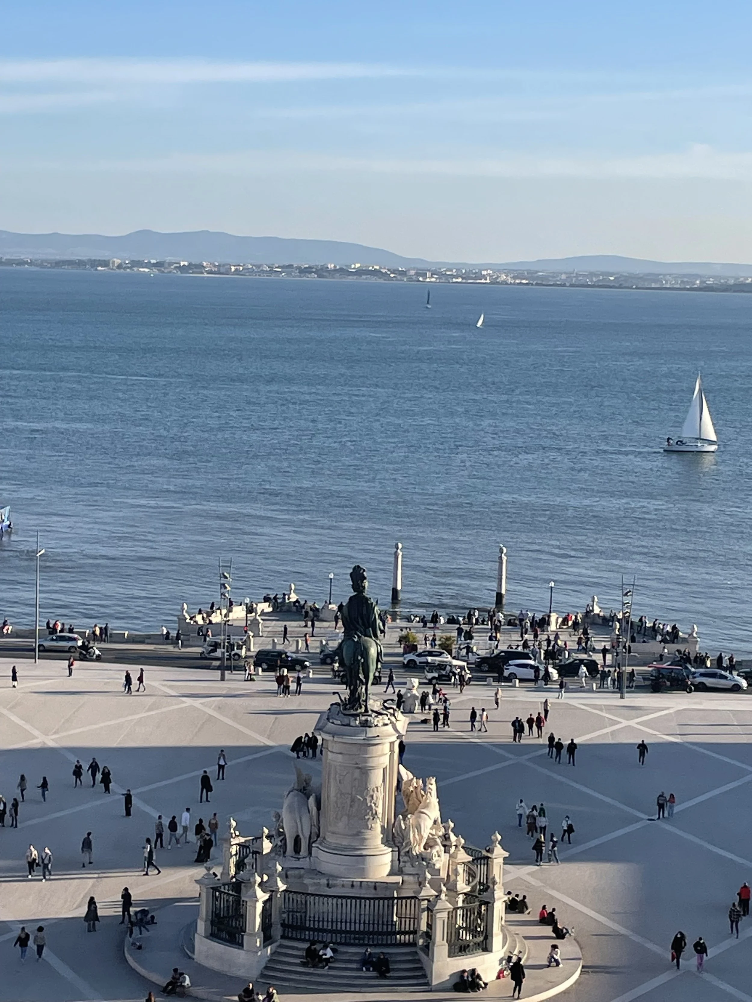 Bomvento Portugal es una empresa familiar que brinda servicios de viajes y asesorías de familia a familia para hacer de Portugal tu hogar por días, meses, años o para toda la vida. Viaja a Portugal.