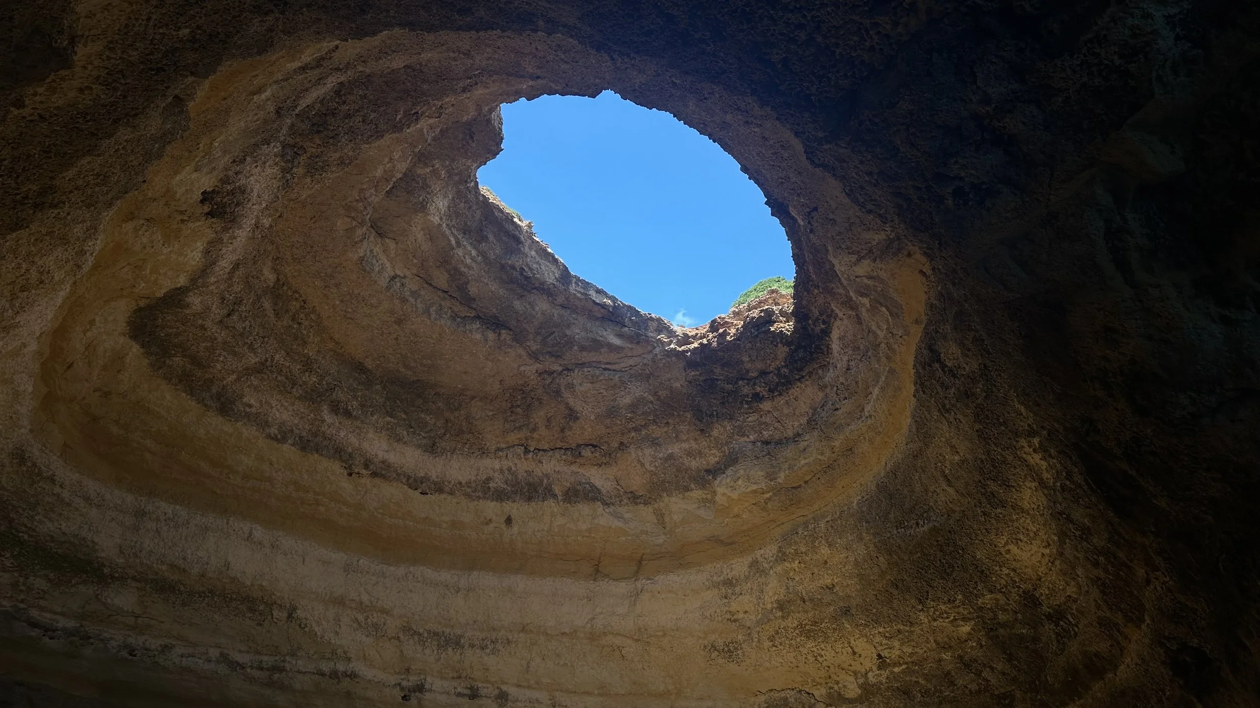 Bomvento Portugal es una empresa familiar que brinda servicios de viajes y asesorías de familia a familia para hacer de Portugal tu hogar por días, meses, años o para toda la vida. Viaja a Portugal.
