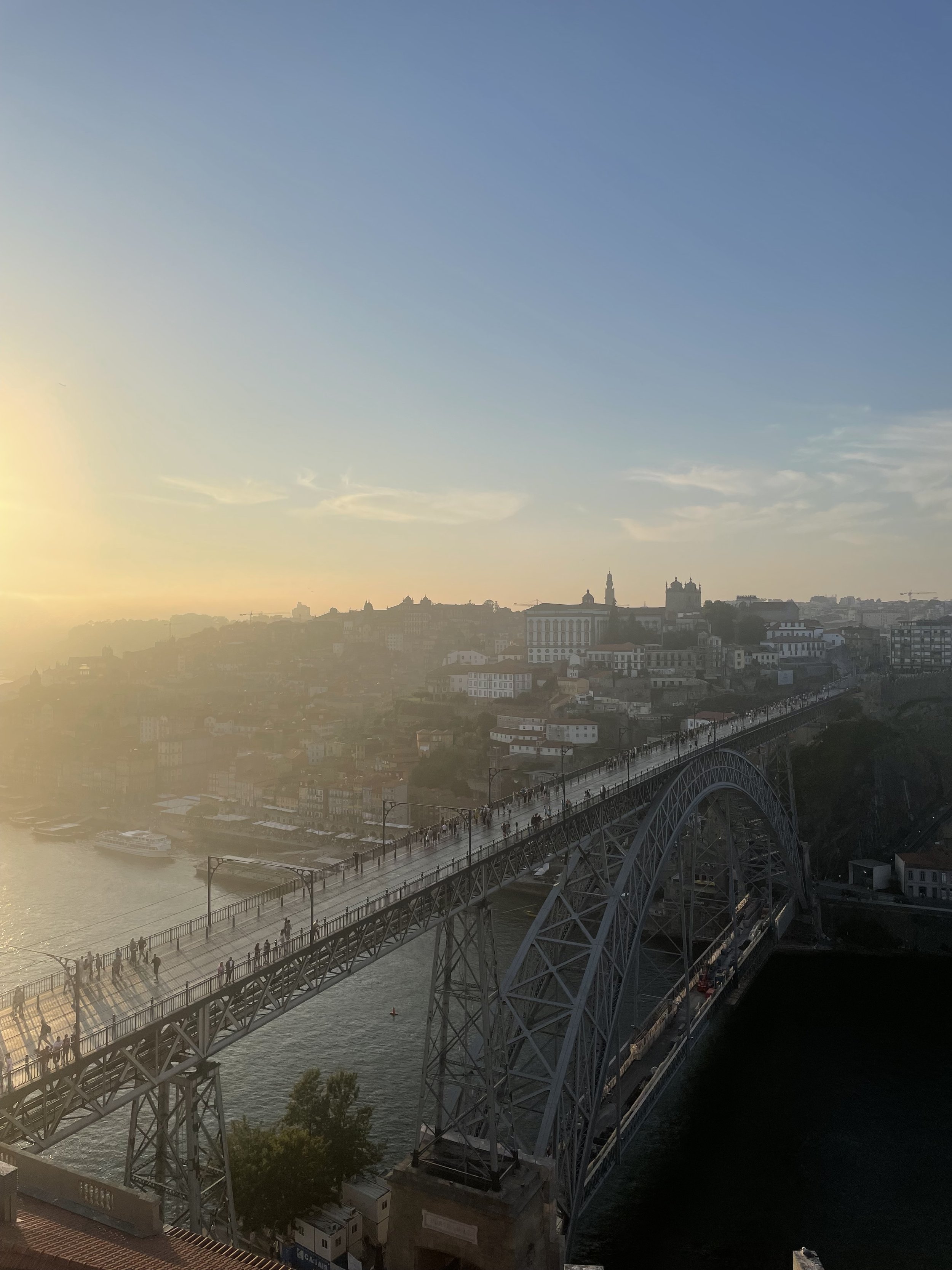 Bomvento Portugal es una empresa familiar que brinda servicios de viajes y asesorías de familia a familia para hacer de Portugal tu hogar por días, meses, años o para toda la vida. Viaja a Portugal.