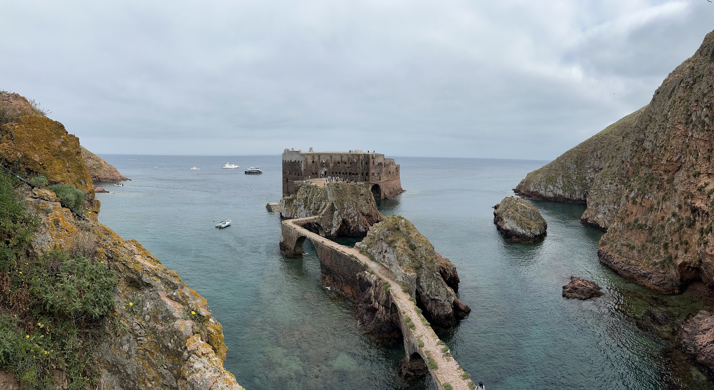 Bomvento Portugal es una empresa familiar que brinda servicios de viajes y asesorías de familia a familia para hacer de Portugal tu hogar por días, meses, años o para toda la vida. Viaja a Portugal.