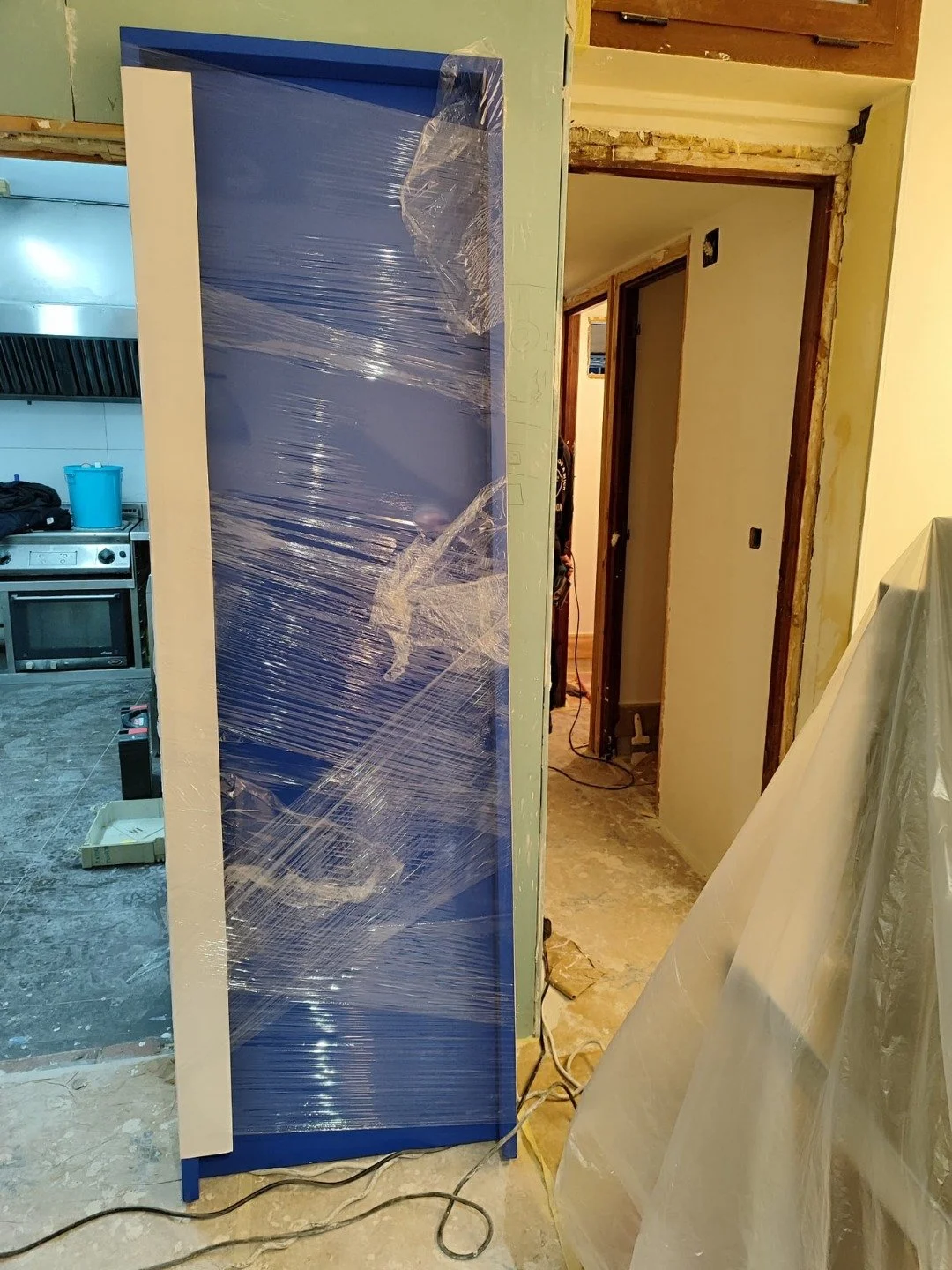 Hace unas semanas este espacio estaba as&iacute;.
Un bar con identidad desdibujada y una imagen que ya no representaba lo que quer&iacute;a ser.
El reto: redefinir el concepto y alinear marca y espacio antes de empezar la reforma. Con tiempos ajustad