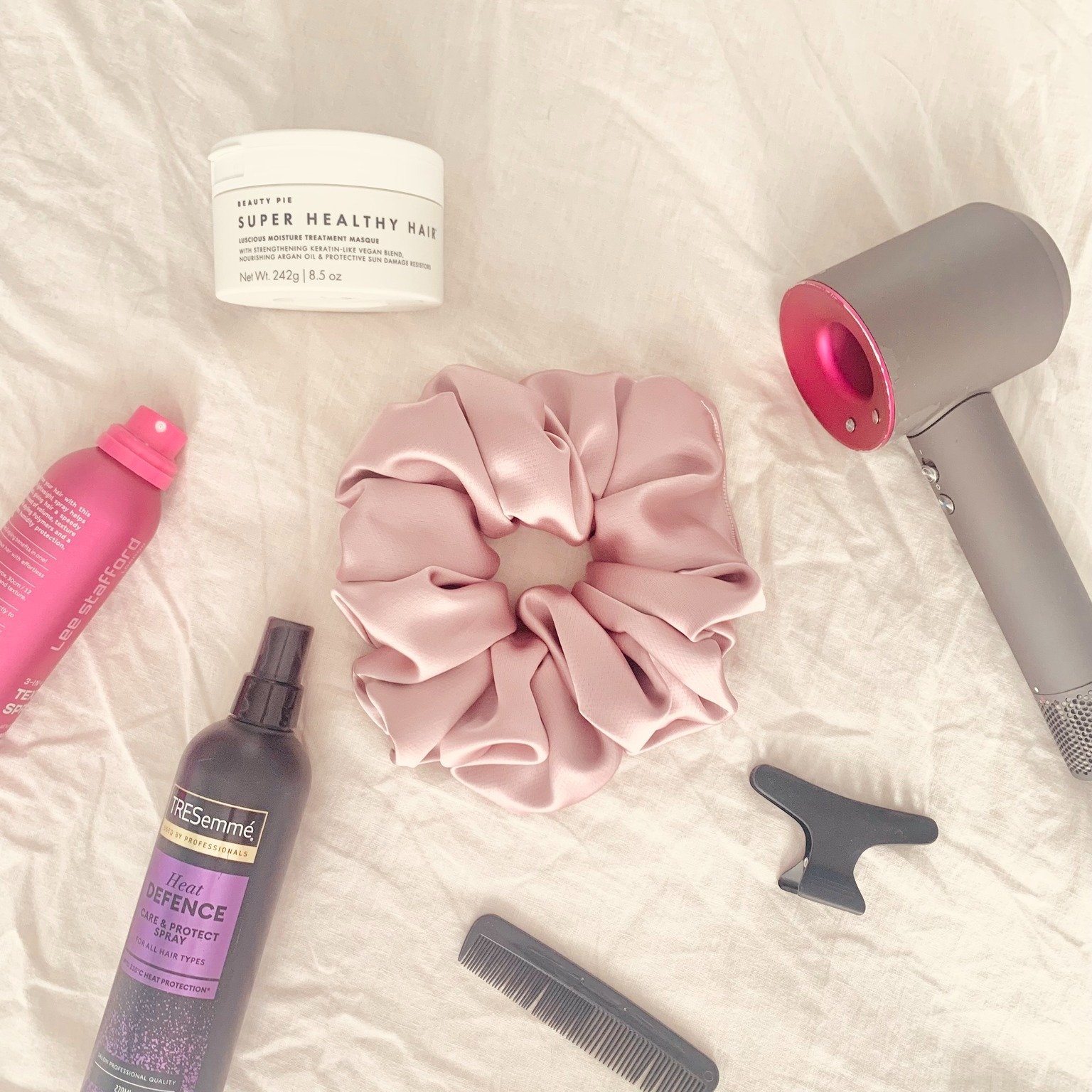 Morning Hair Care with #velvetiere 
.
.
.
What are your Hair Care essentials?

#haircare #velvetiere #scrunchies