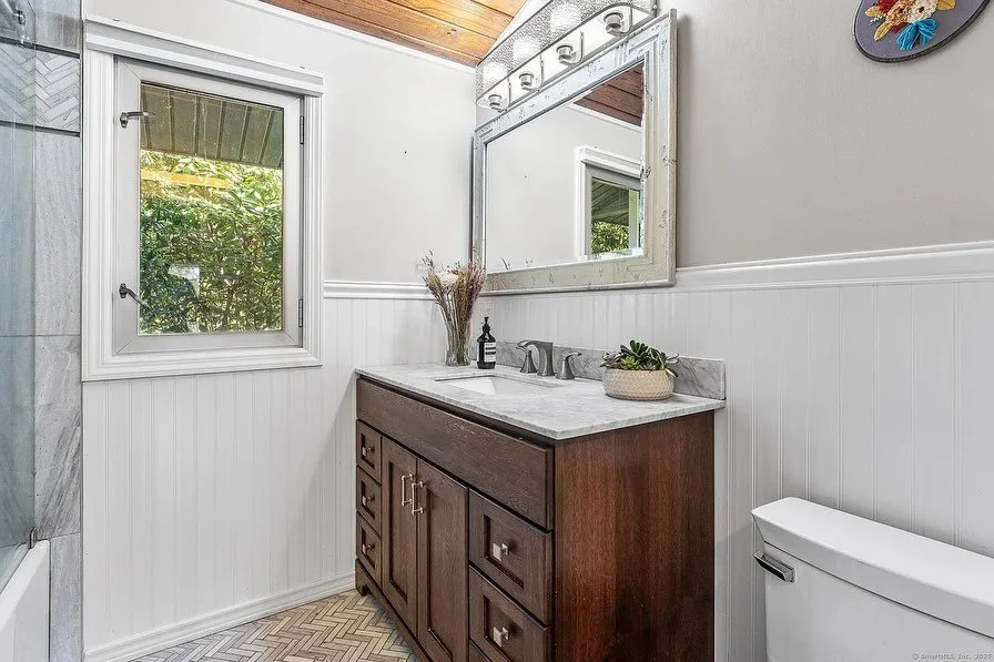 Detail is everything. Here is a bathroom remodel we did in Easton, CT. 

#hmremodelingct #bathroomremodeling #homeremodeling