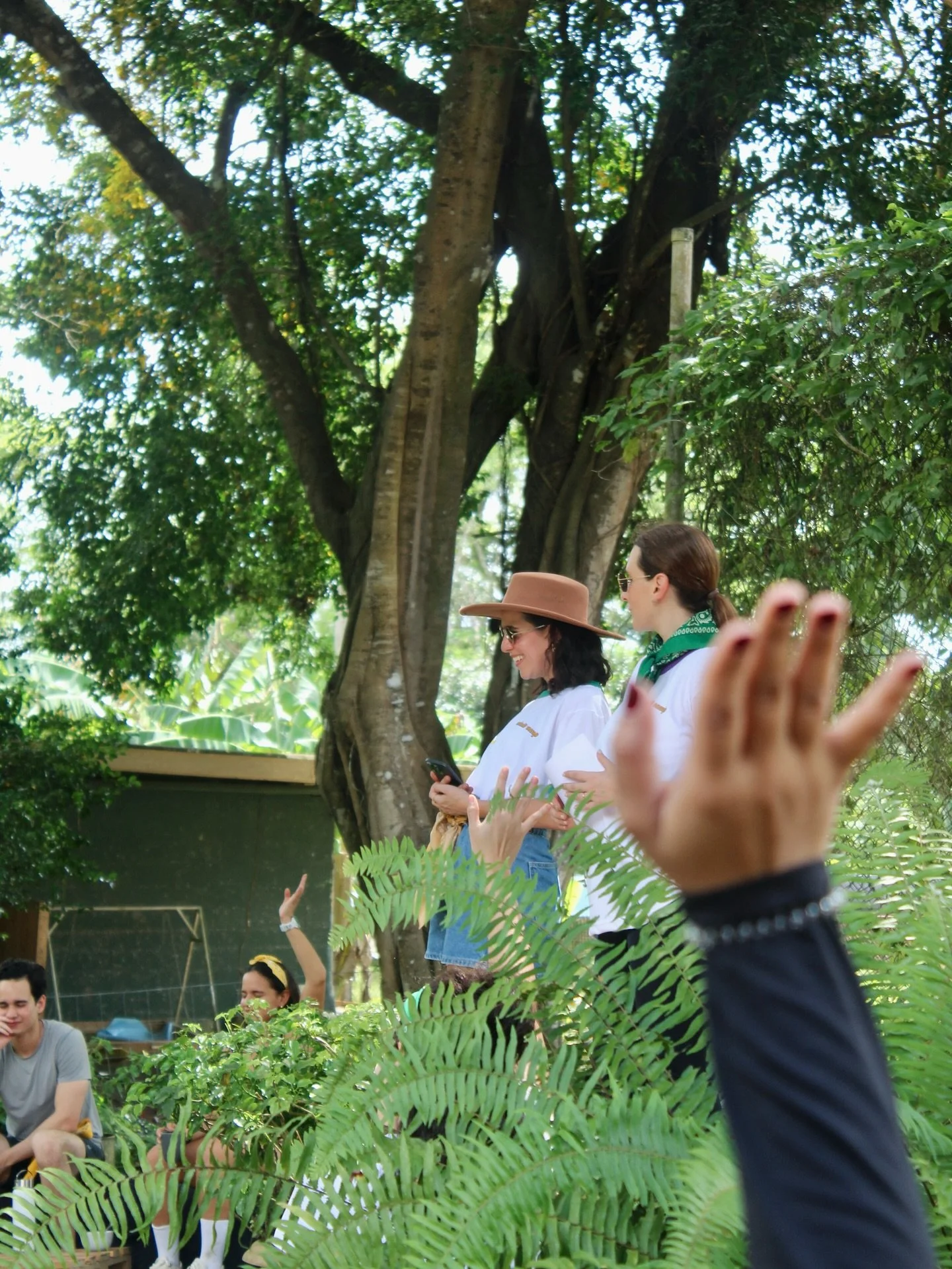 Este artículo escrito por una camper sobre su experiencia en Adult Camp y Day Camp nos dejó con una lagrimitas en los ojos de la felicidad.
Leerla nos recordó por qué hacemos esto: porque cuando nos damos el espacio de co
