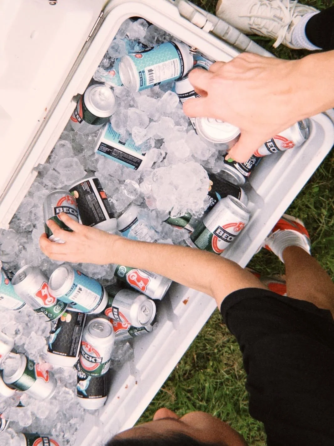 @fmwinestore ha estado con nosotros desde el primer campamento compartiendo nuestra visi&oacute;n: el pa&iacute;s se construye mejor en comunidad!

Esta vez ofreci&eacute;ndonos cervezas frias para terminar el d&iacute;a caluroso, Felipe Motta nos ay