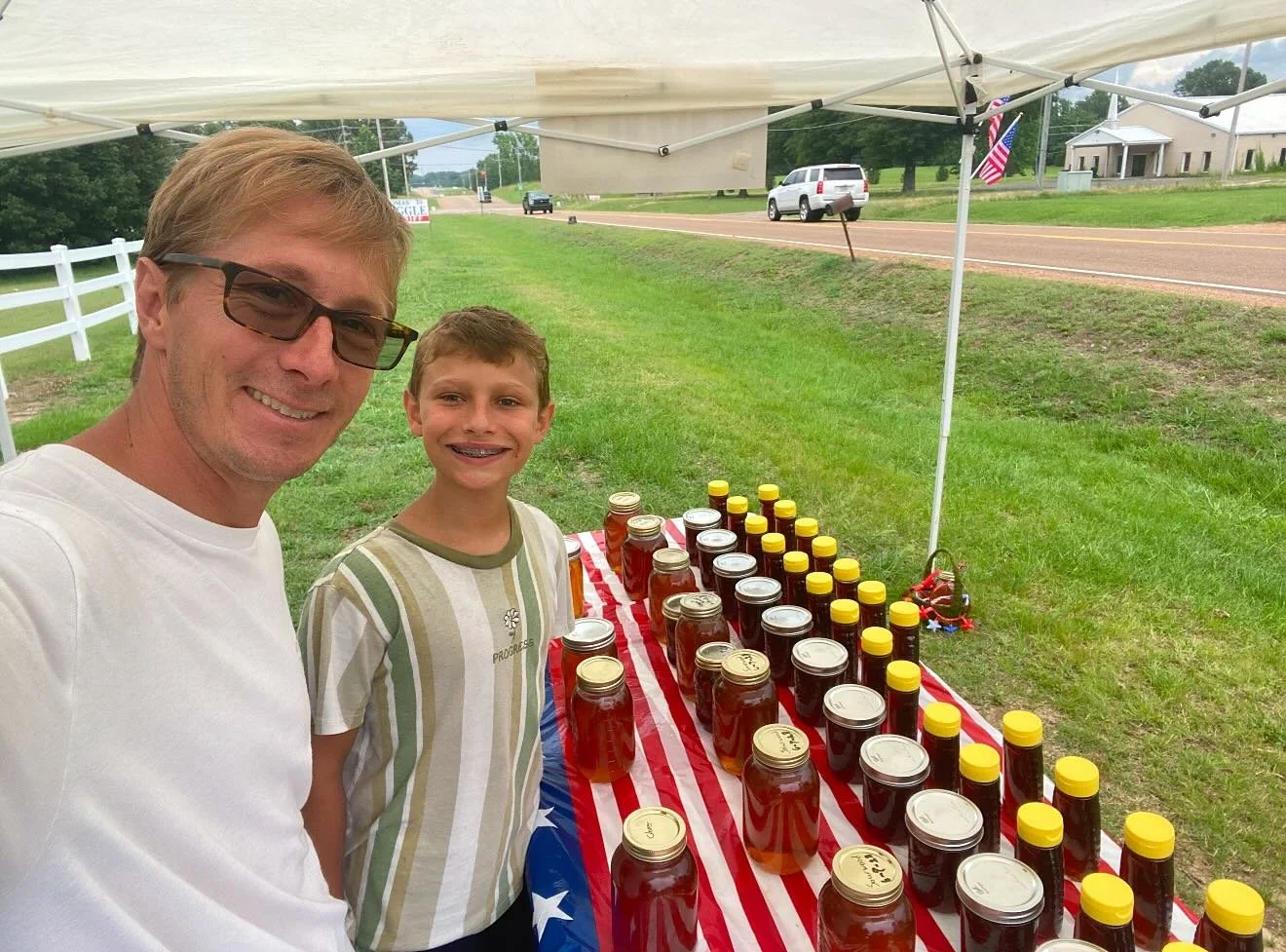 #localhoney#supportlocal#honeylovers#rawhoney#sustainablehoney#beefriendly#localbeekeepers#organichoney#youngentepreneur