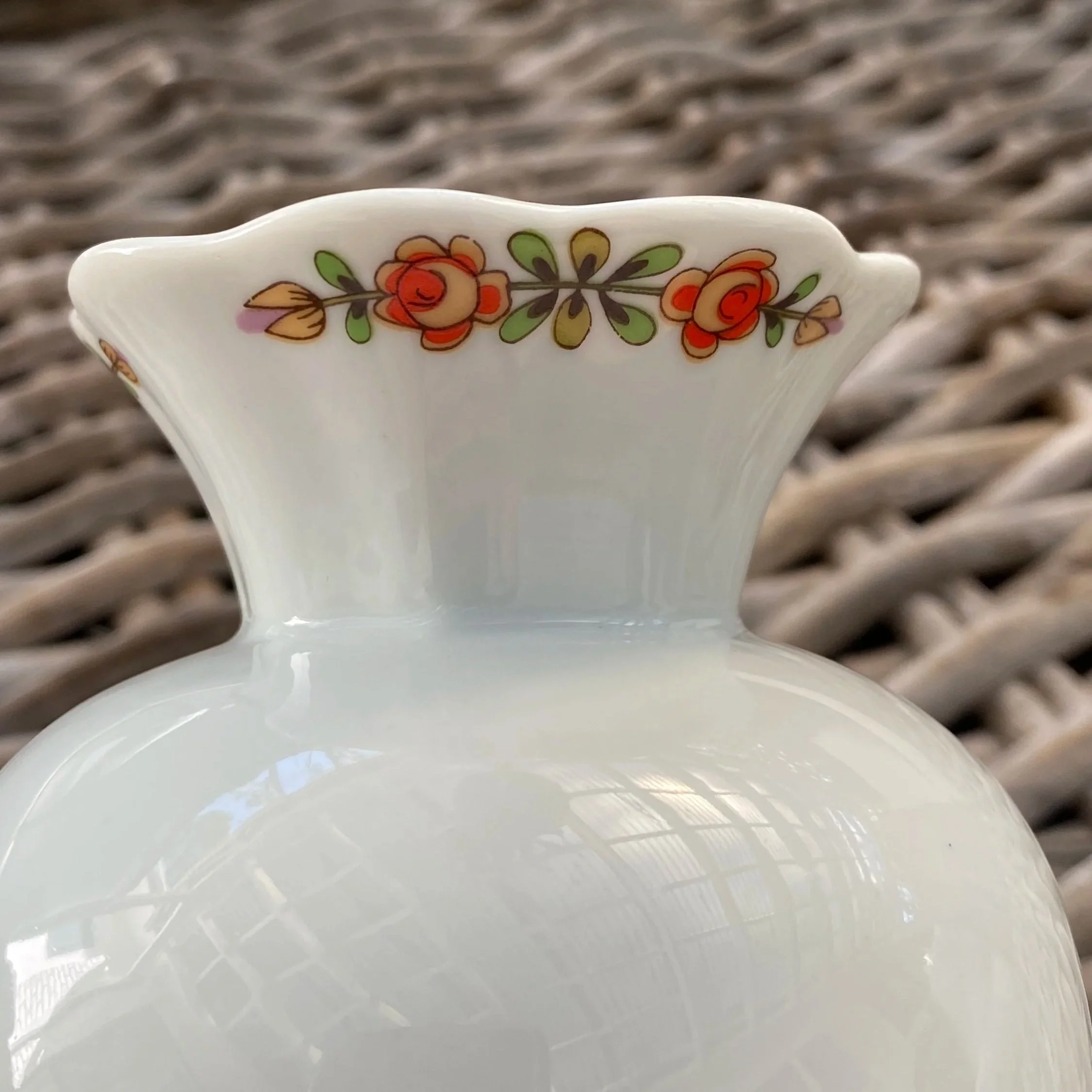 Close-up of floral band around scalloped edge