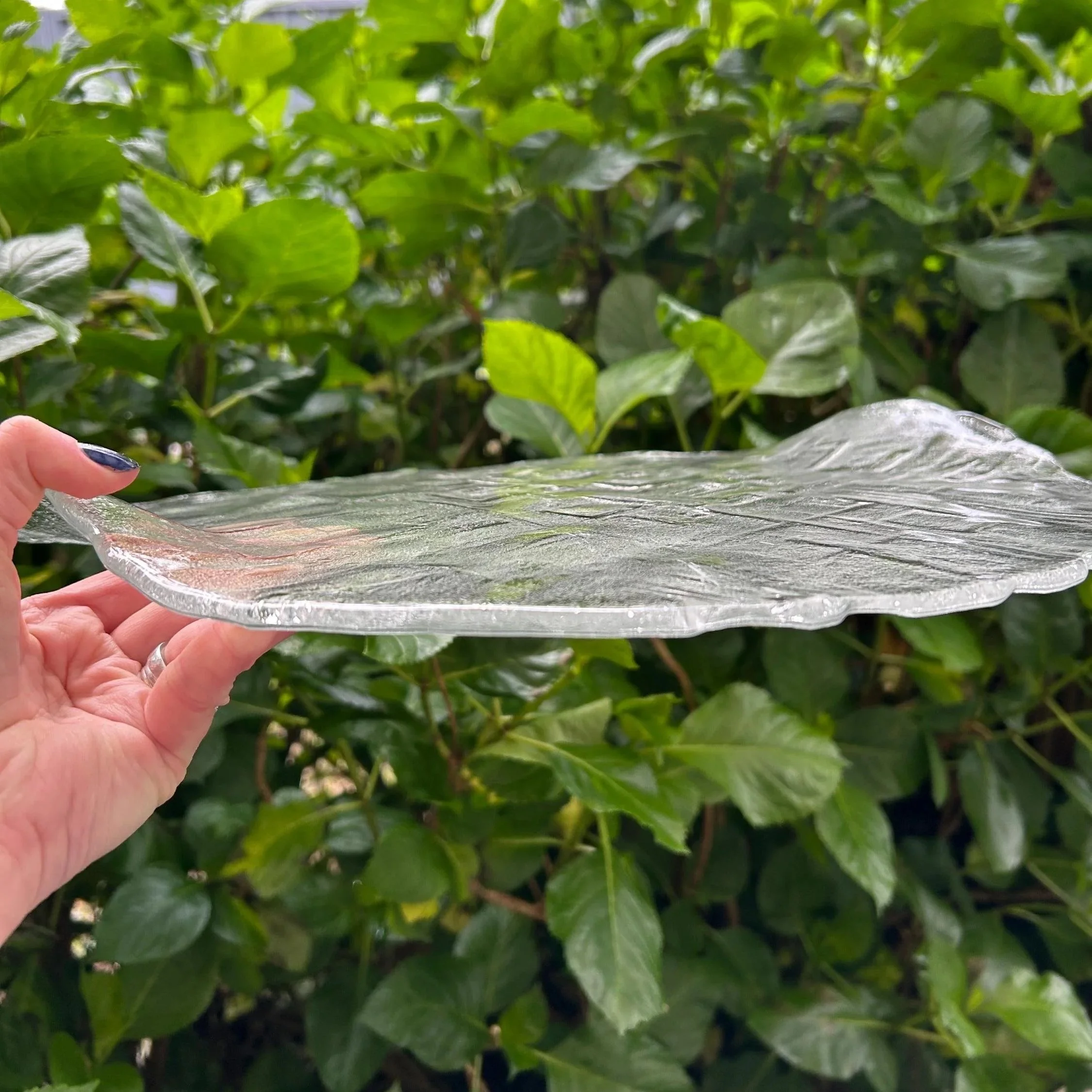 Side view showing the platter’s organic, undulating edge