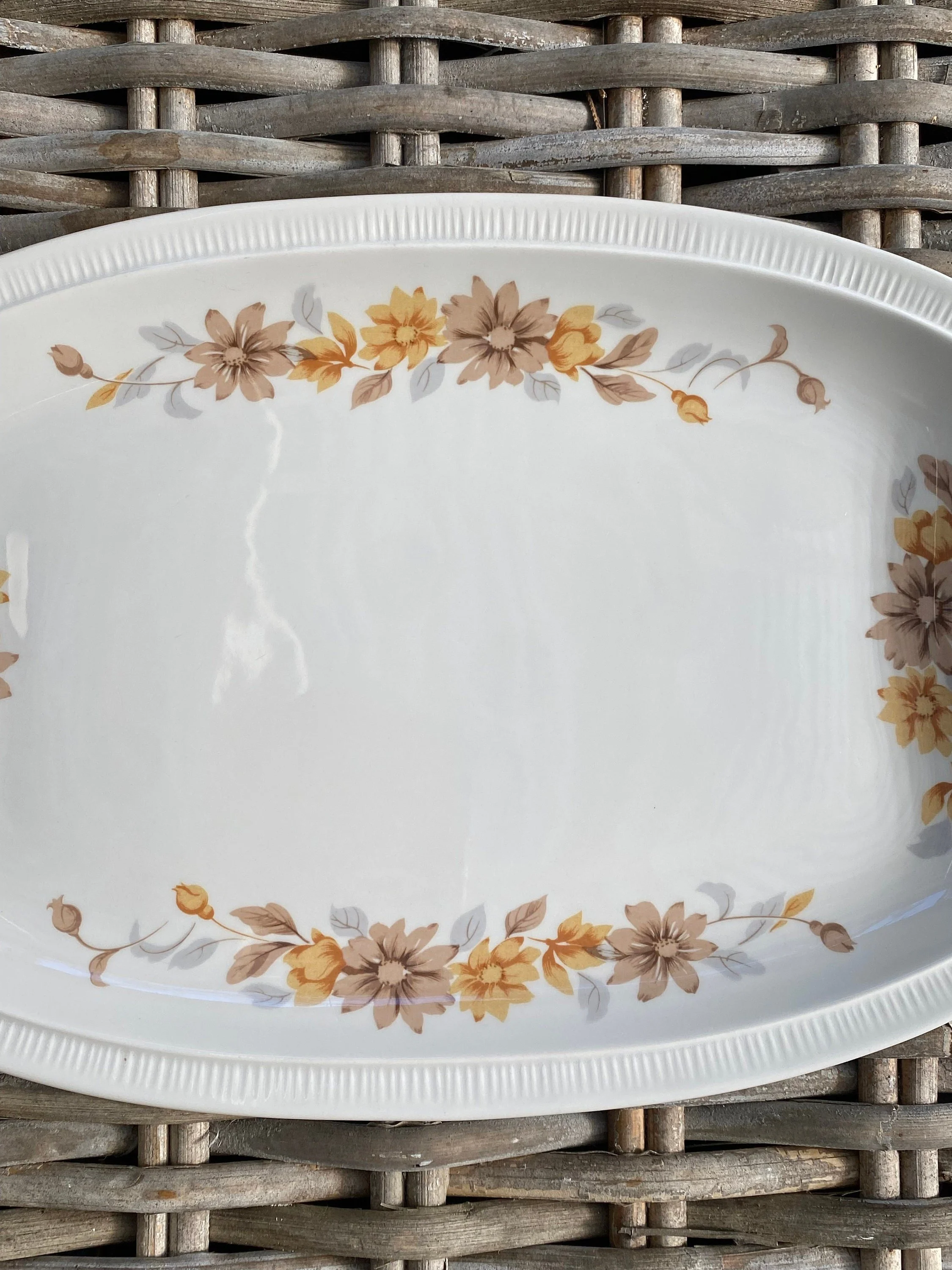 Angled side view showing ribbed edge and flower placement