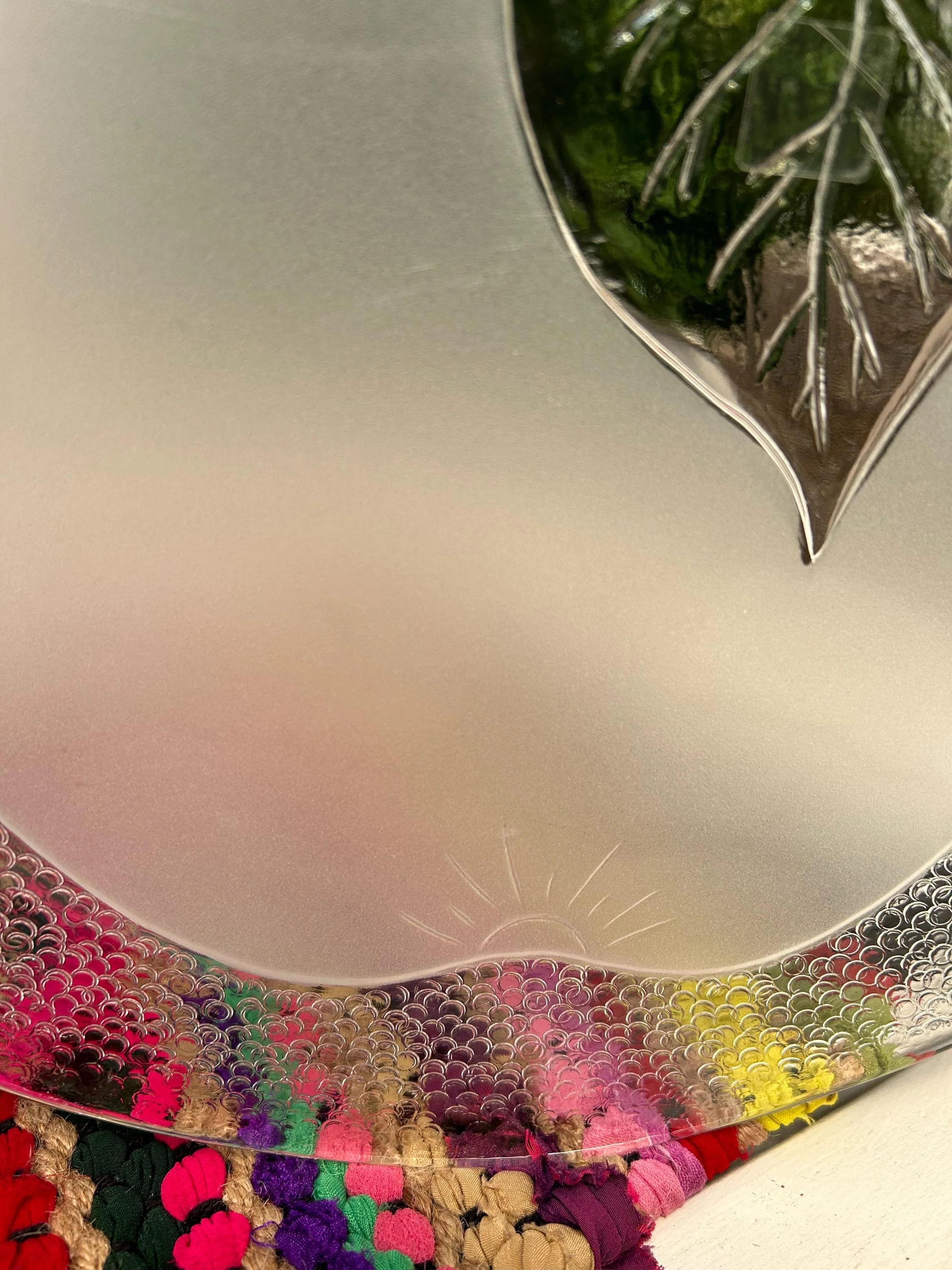 Close-up of frosted central area with smooth finish.