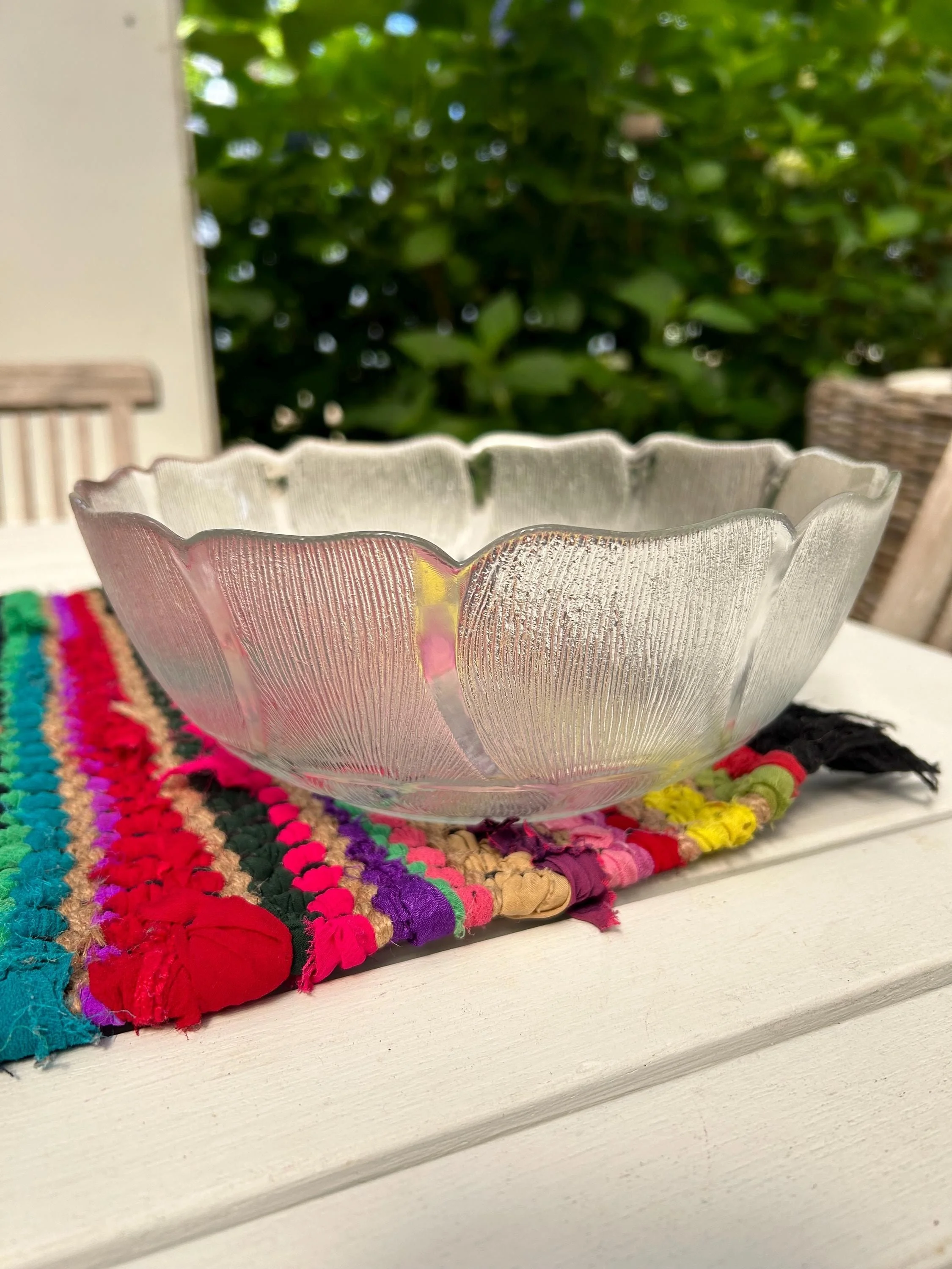 Vintage Arcoroc Fleur 23 cm serving bowl with raised petal base. Perfect for trifles, fruit, or salad. Made in France. Classic pressed glass.
