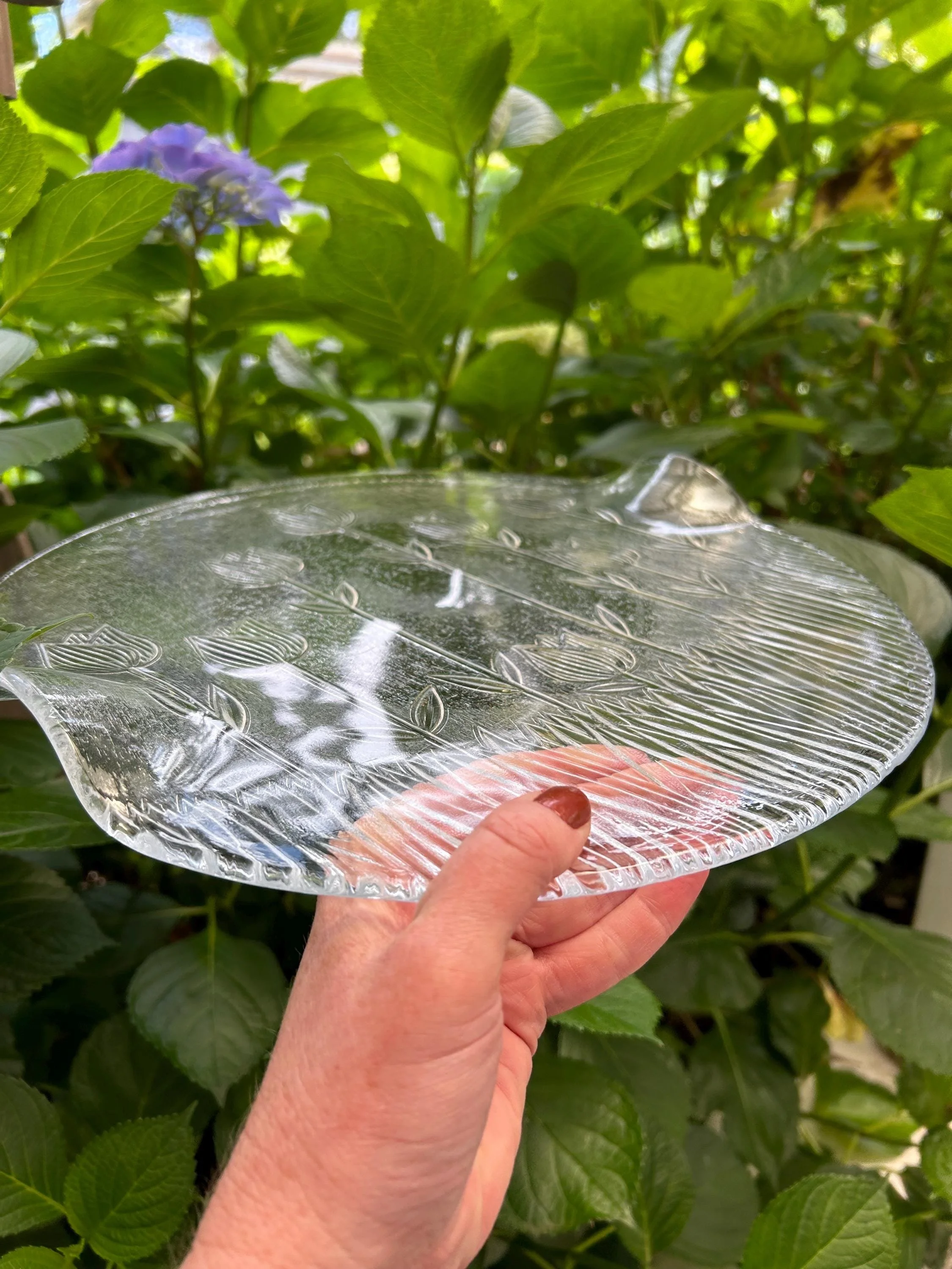 Edge detail showing flowing curved rim and tulip motif.