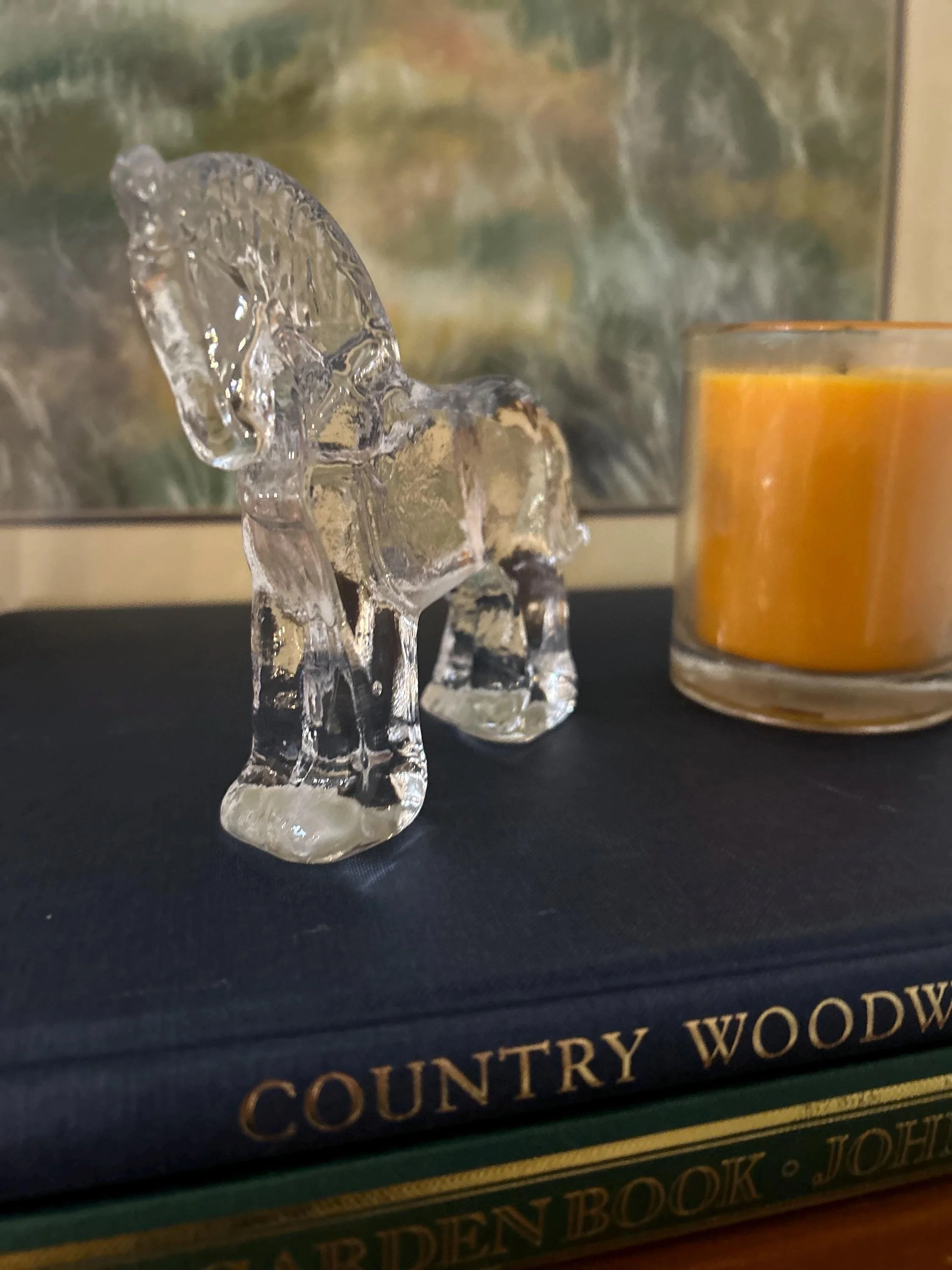 Angled front view of the horse sculpture highlighting detailed mane