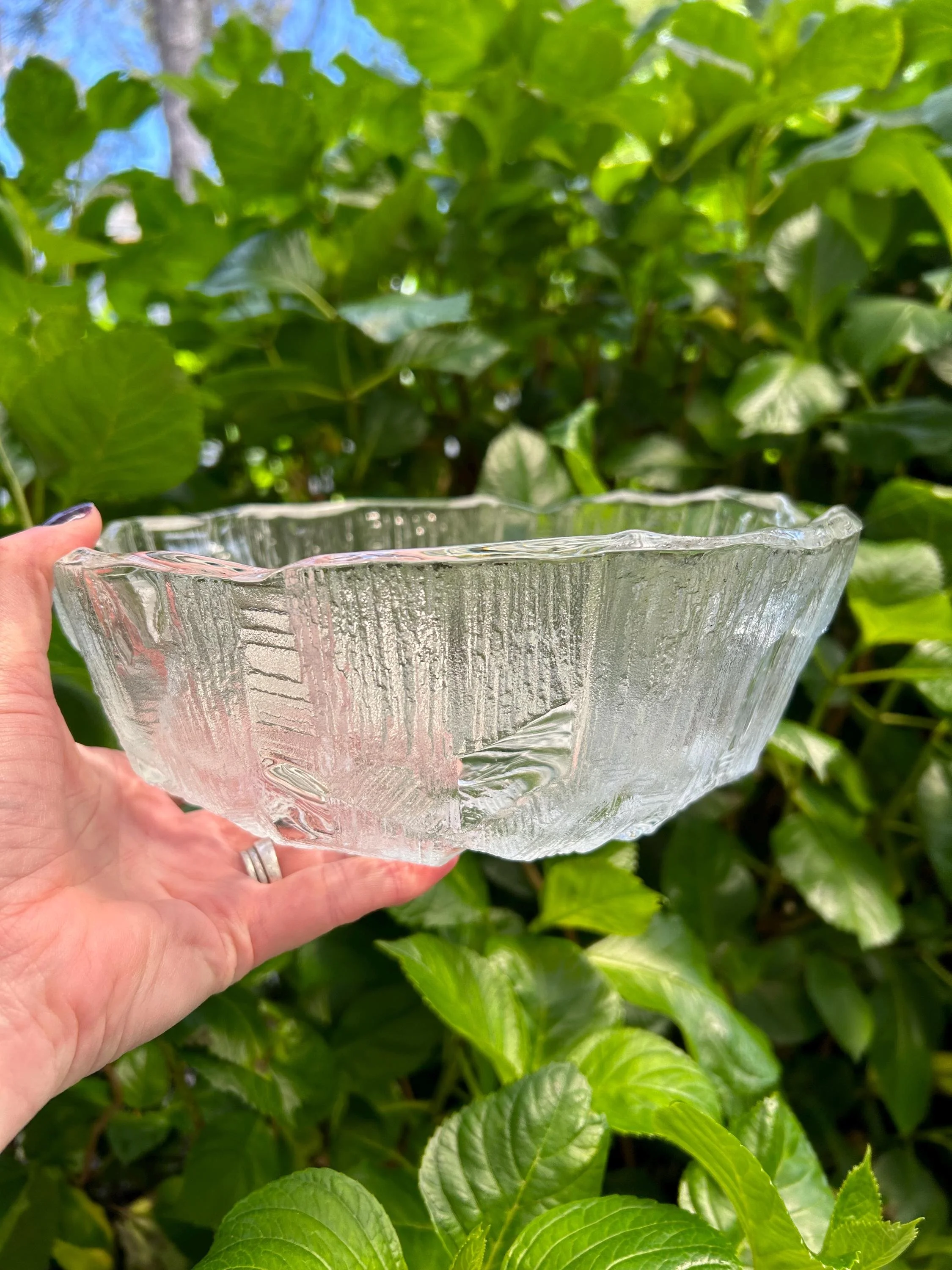 Side profile of large bowl – emphasising thickness and scalloped edge