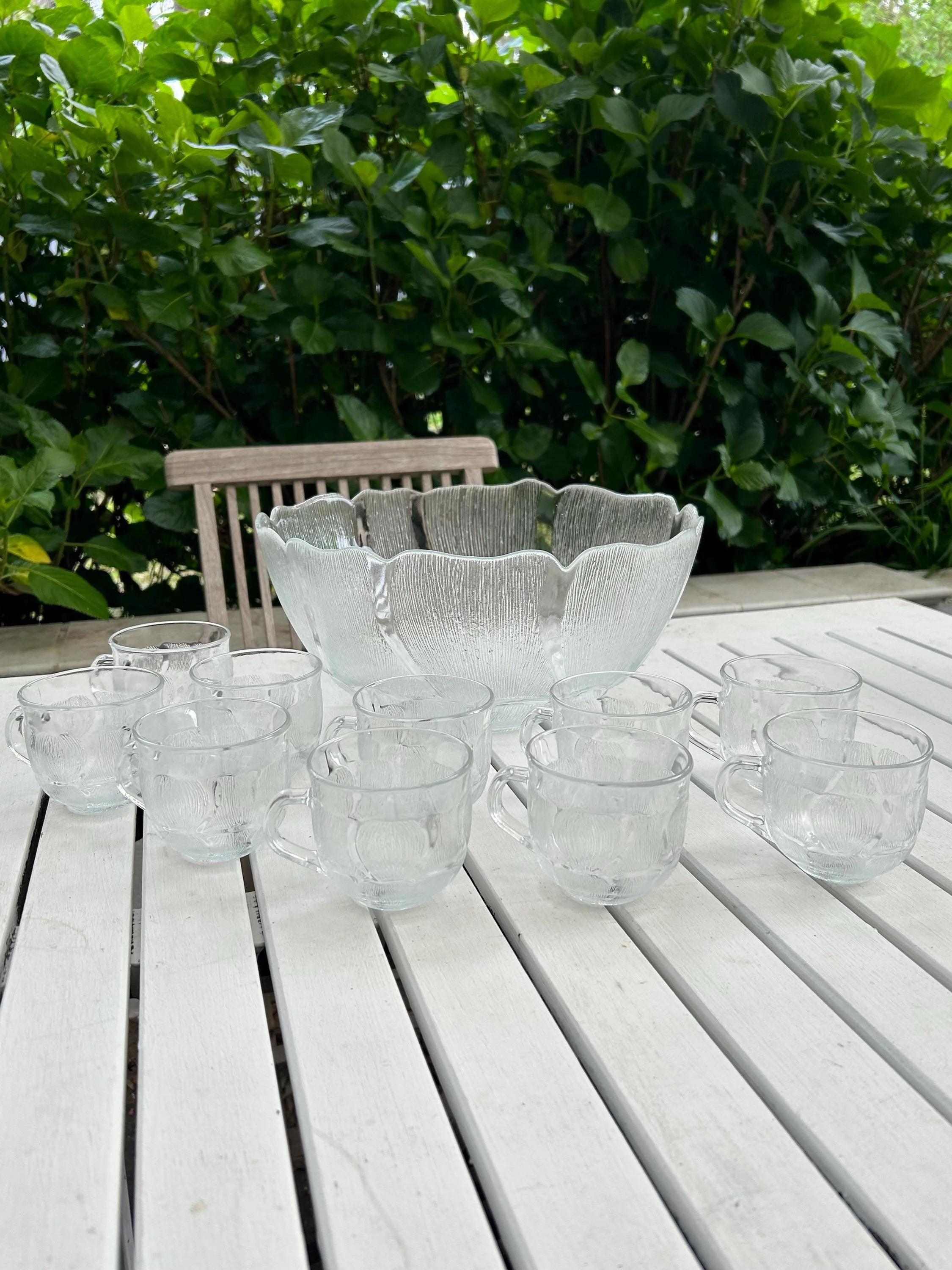 Arcoroc Fleur Glass Punch Bowl Set – 10 Cups – Vintage 1980s France