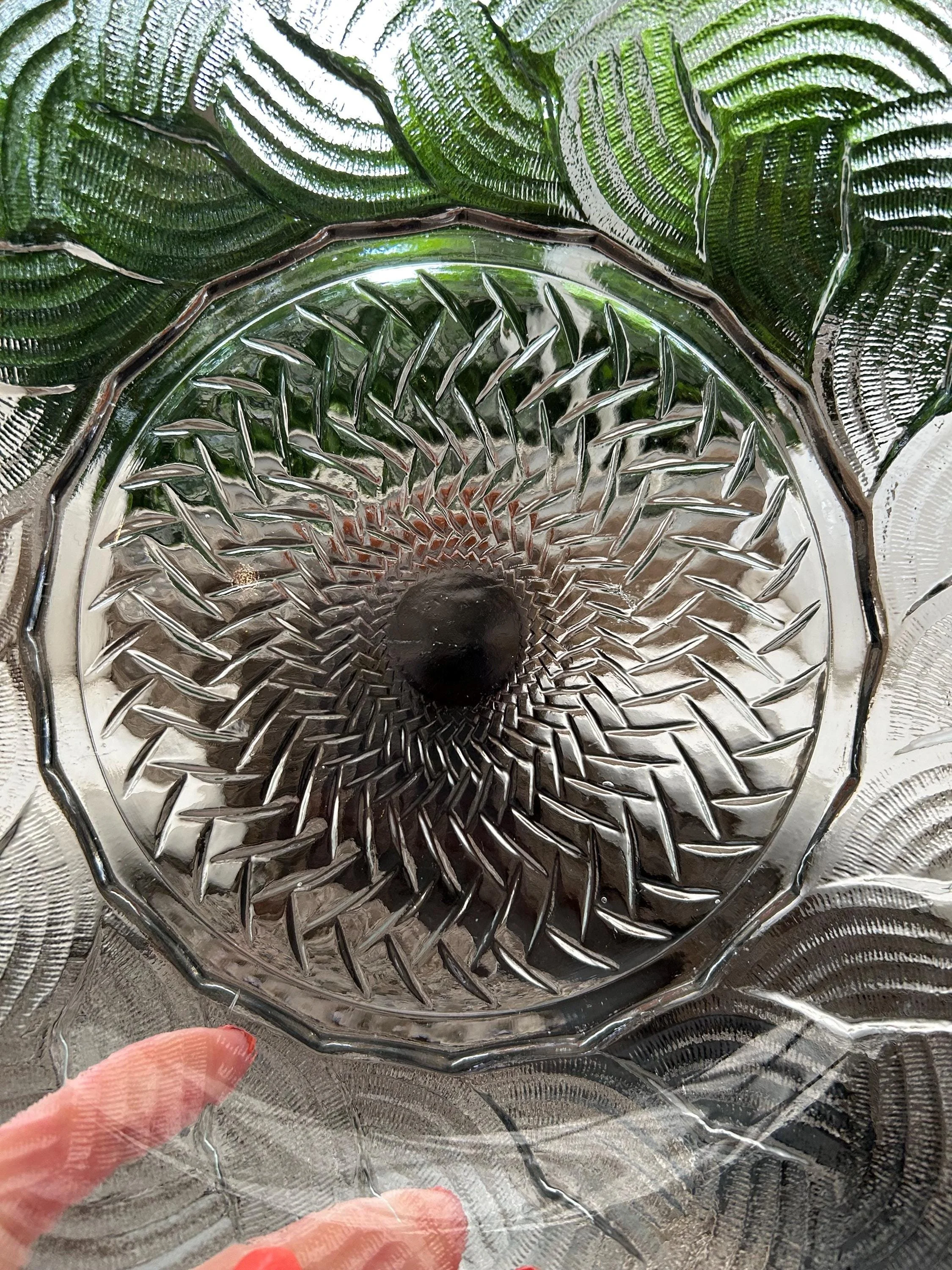 Edge view to highlight thickness and detailed pattern