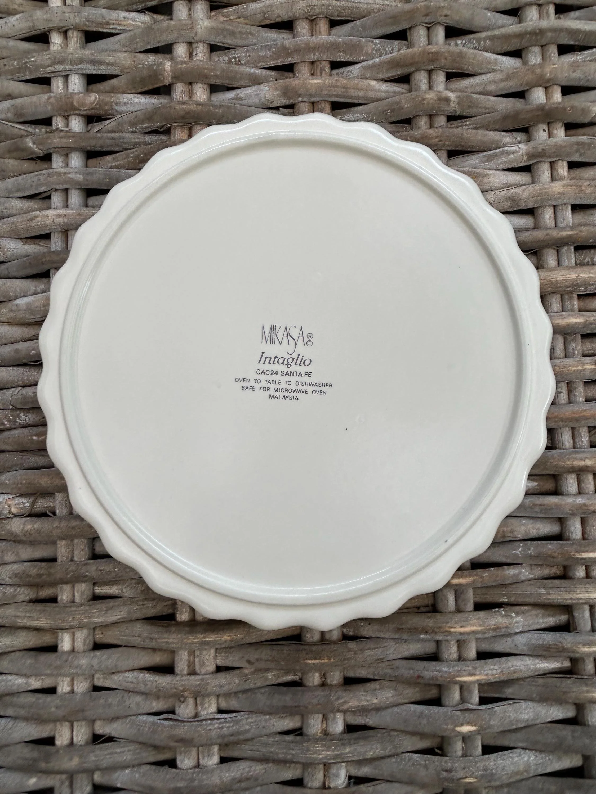 Back view of pie dish – matte stoneware texture visible