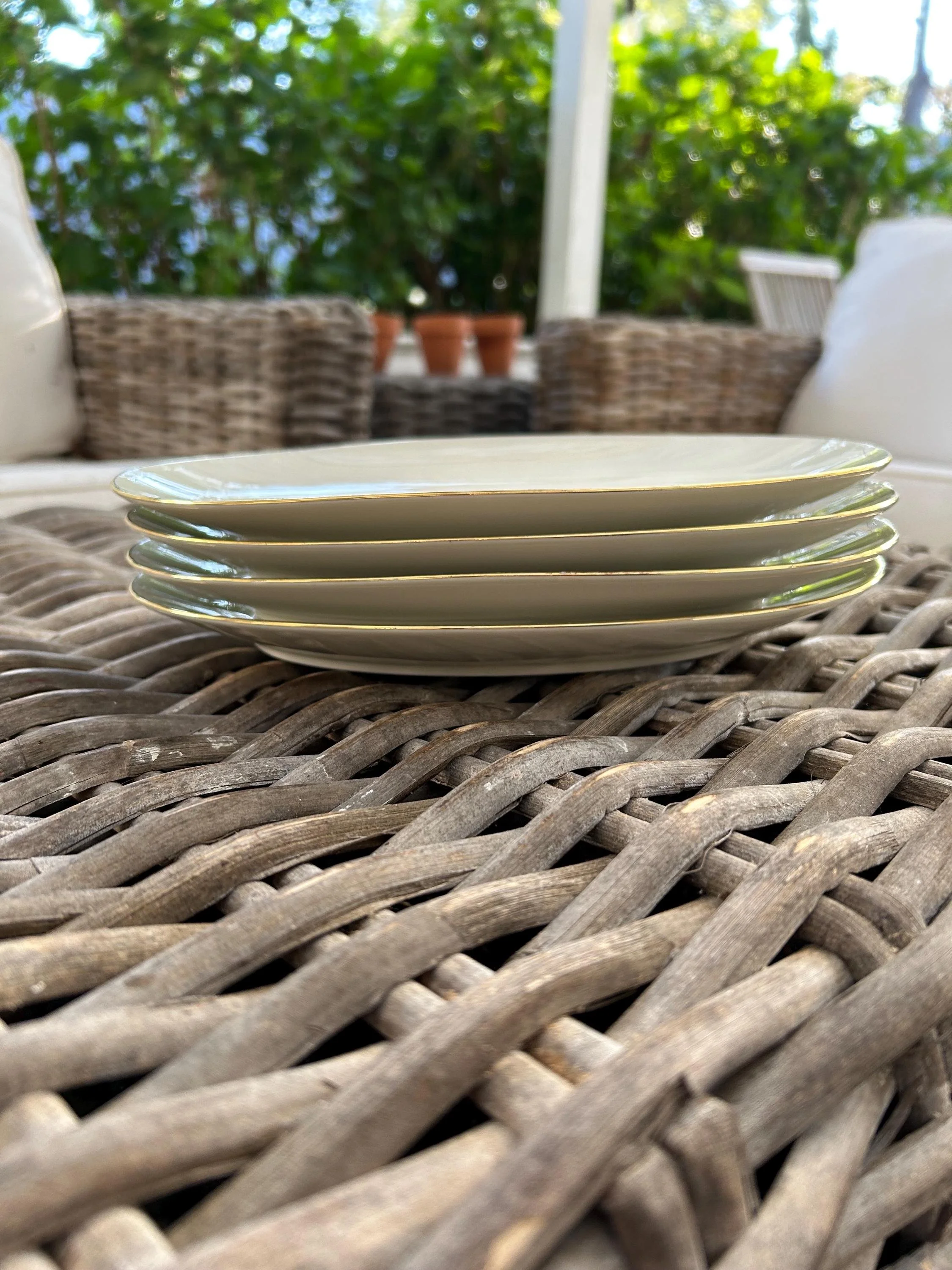 Side view of four stacked Schirnding Bavaria plates.