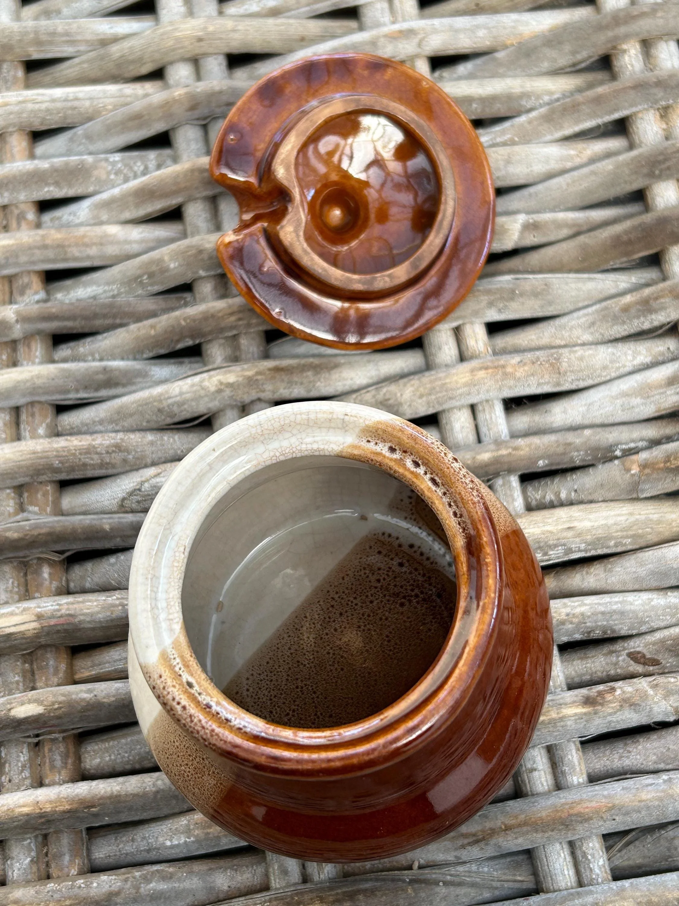 Lid removed showing interior and lip design