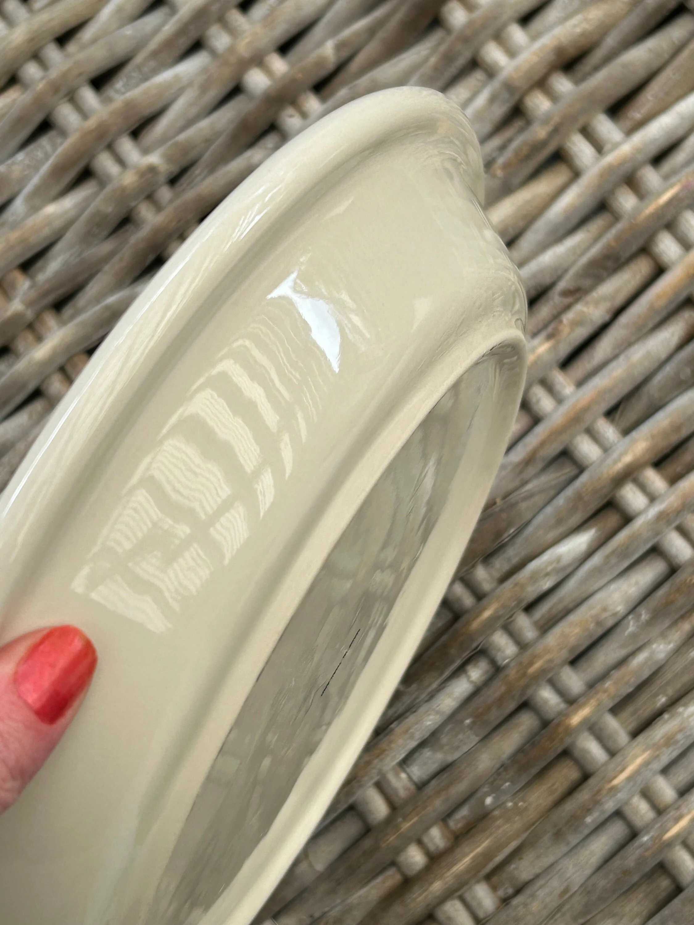 Glazed side profile showing curved edge of the pie dish