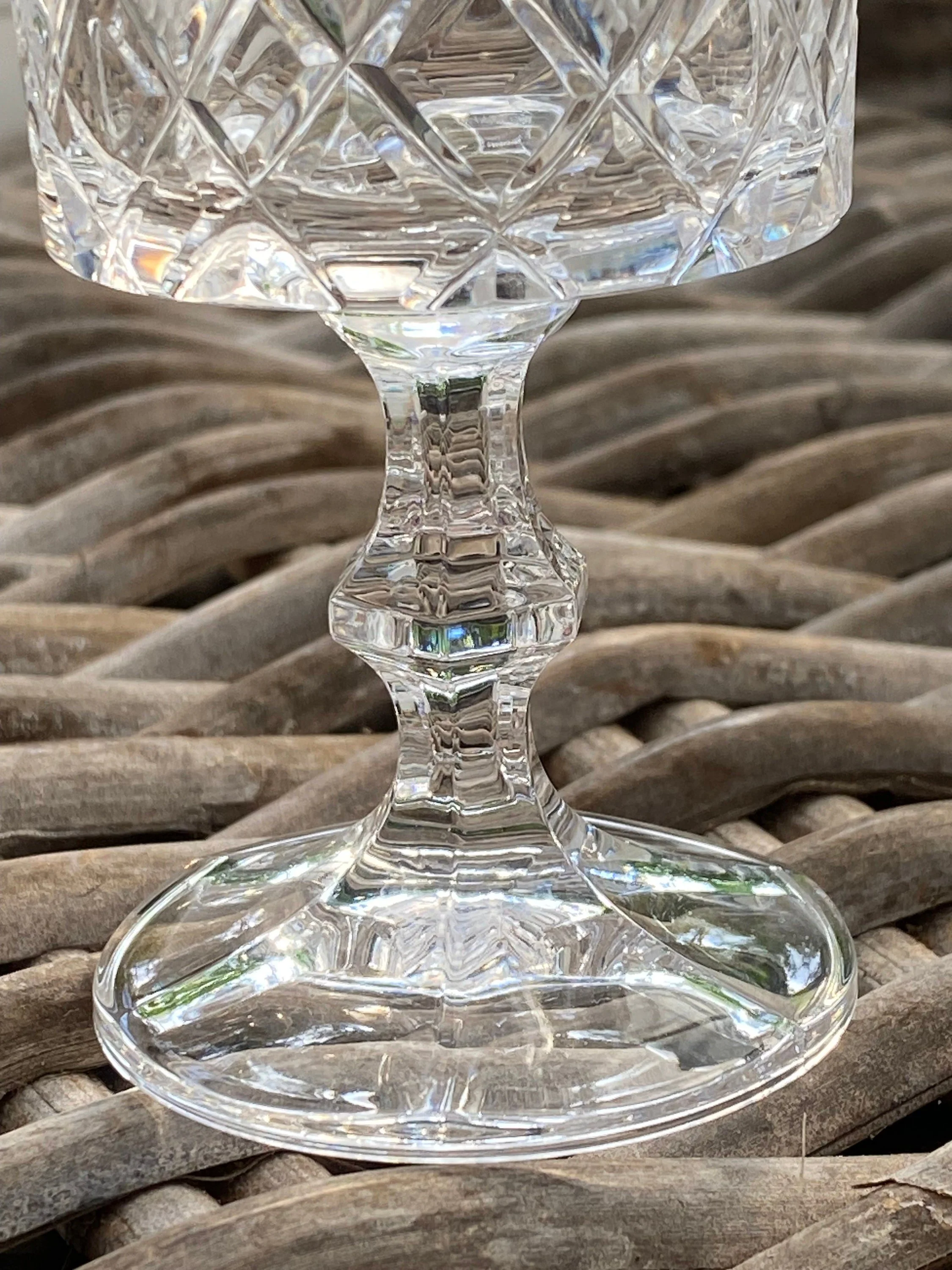 Close-up of stem and base profile