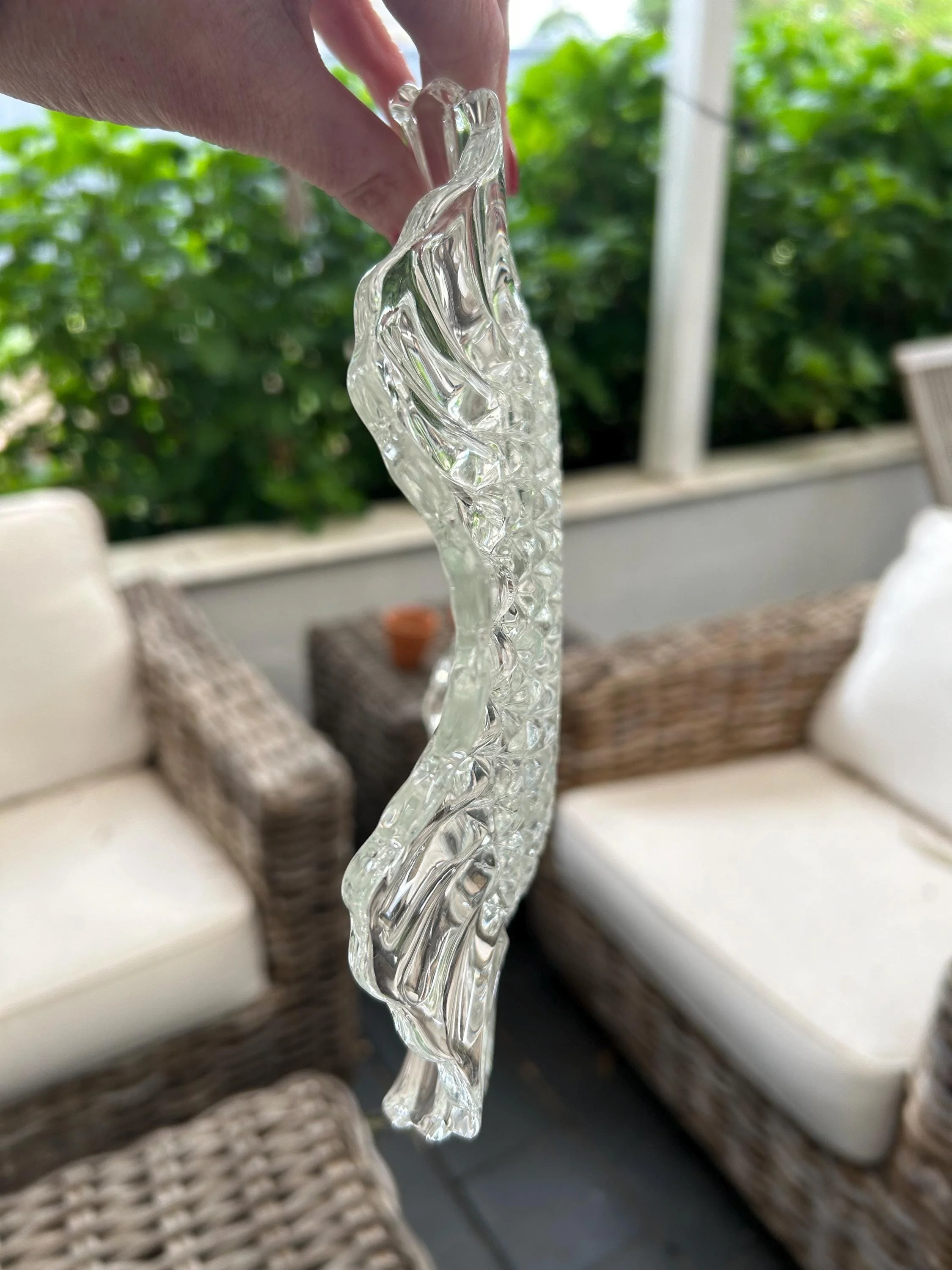 Side view showing the undulating crimped edge detail