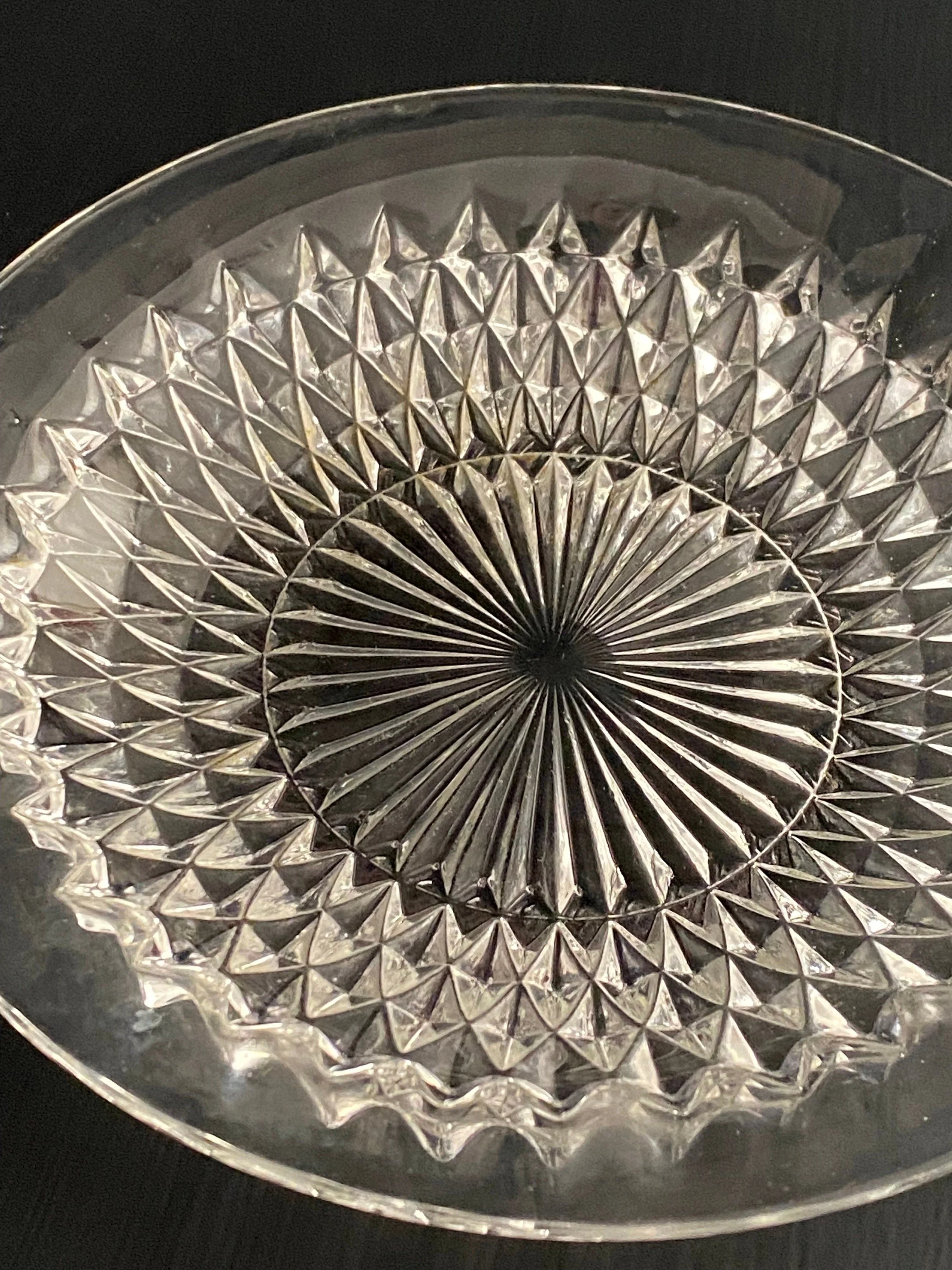 Bright top-down view of the platter with clear reflections